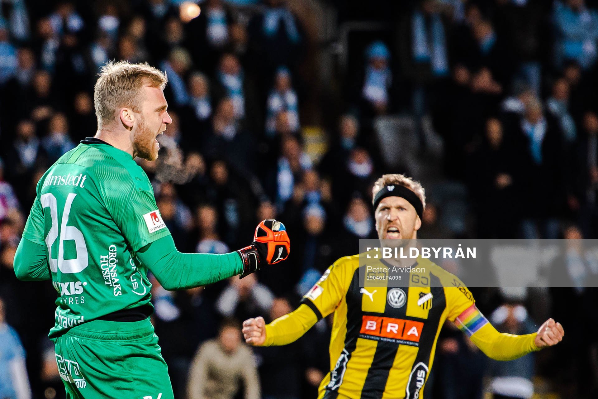 Häckens målvakt Peter Abrahamsson jublar efter en räddad straff under fotbollsmatchen i Allsvenskan mellan Malmö FF och Häcken den 1 april 2019 i Malmö.