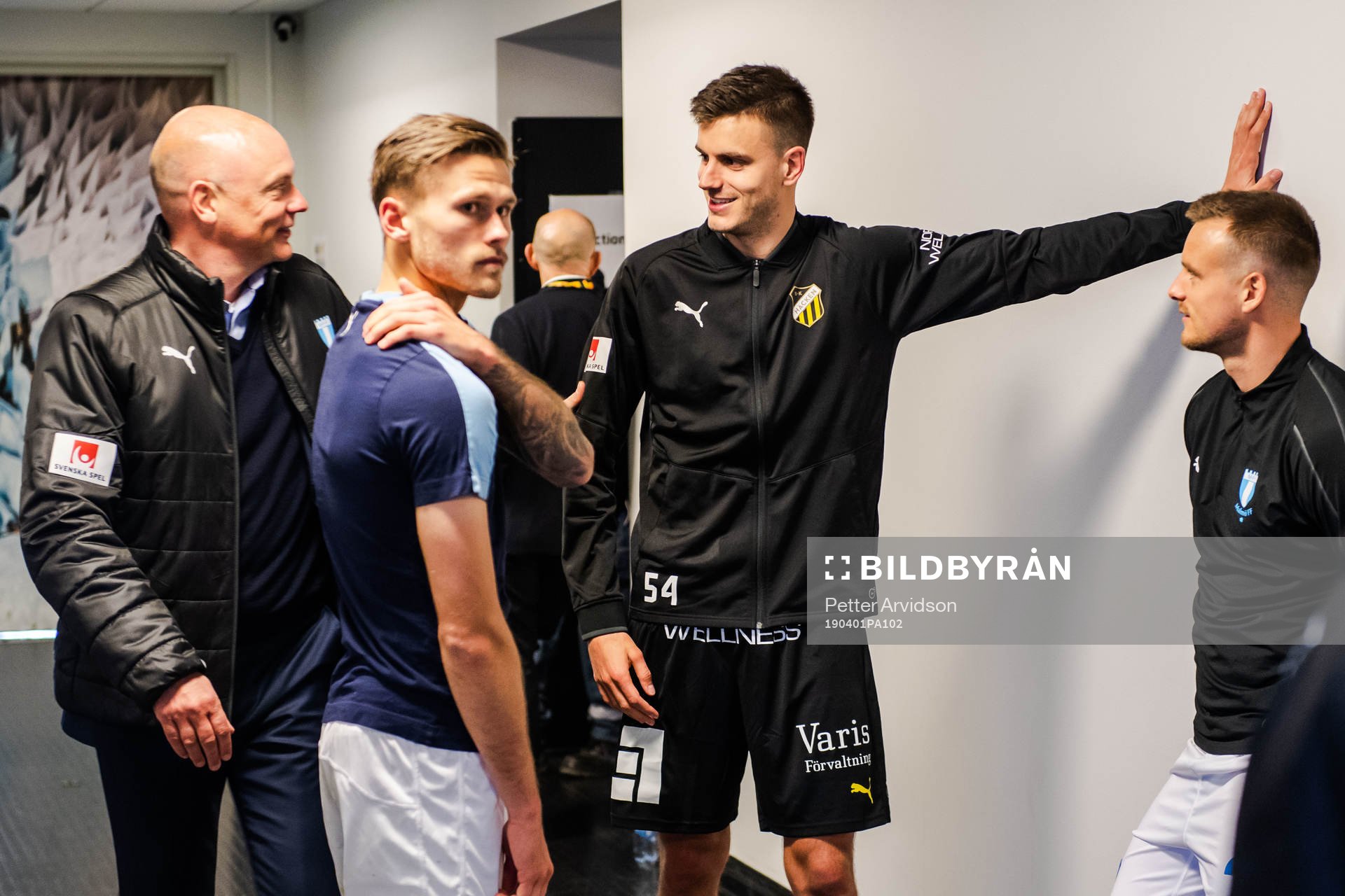 Häckens Alexander Jeremejeff hälsar på Malmö FFs