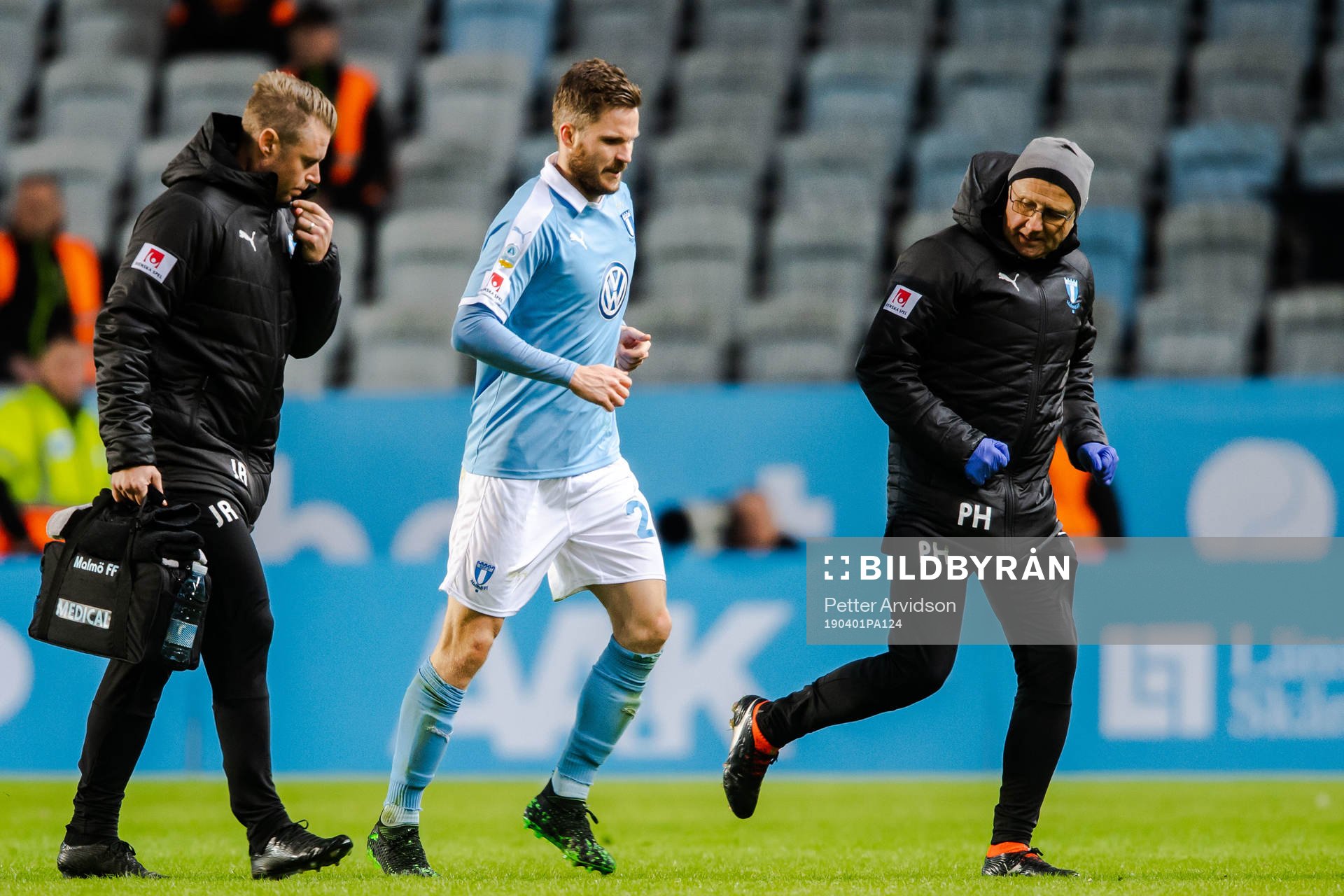 Malmö FFs Lasse Nielsen har ont