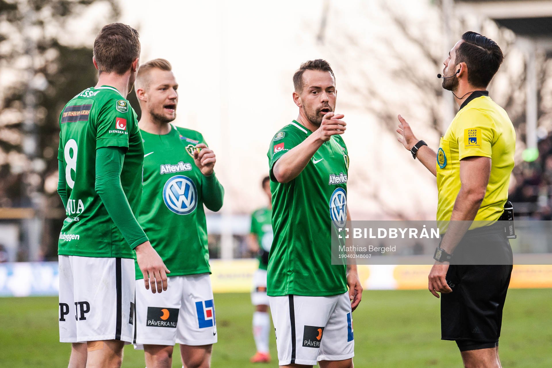Jönköpings Fredric Fendrich diskuterar med domare Granit