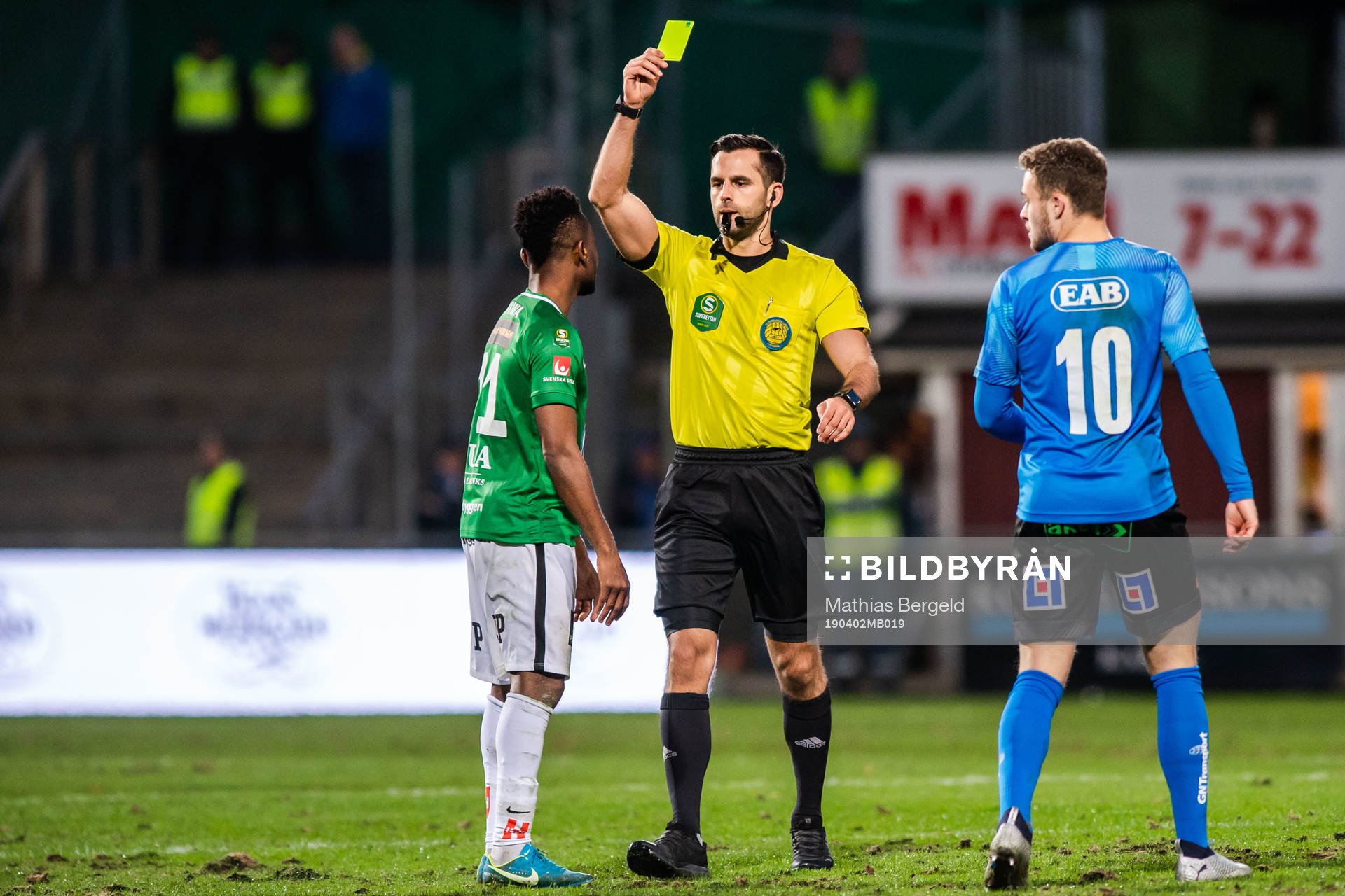 Jönköpings Enock Kwakwa tilldelas en varning av domare