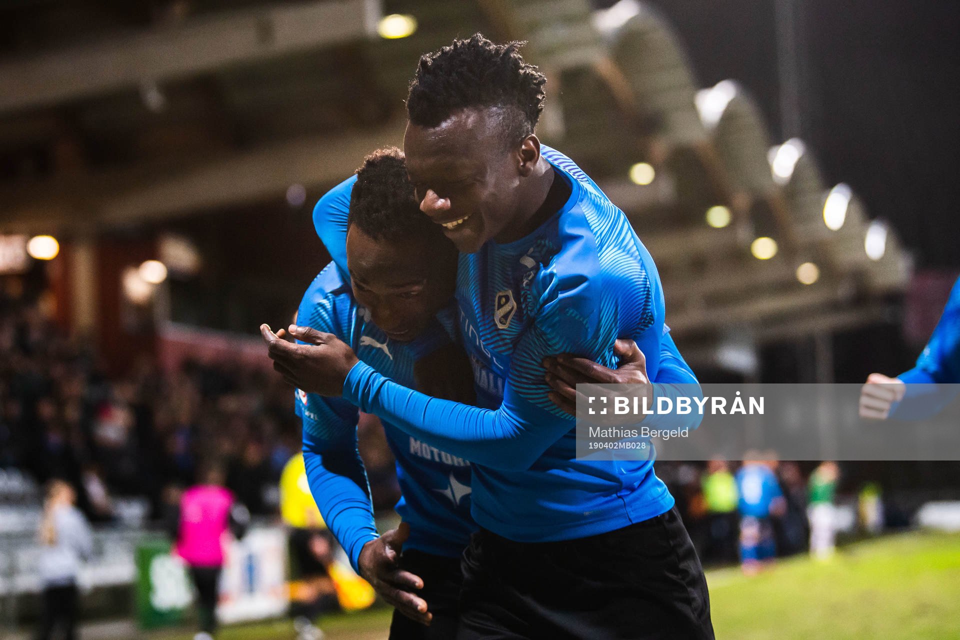 Halmstads Thomas Boakye och Sadat Karim jublar