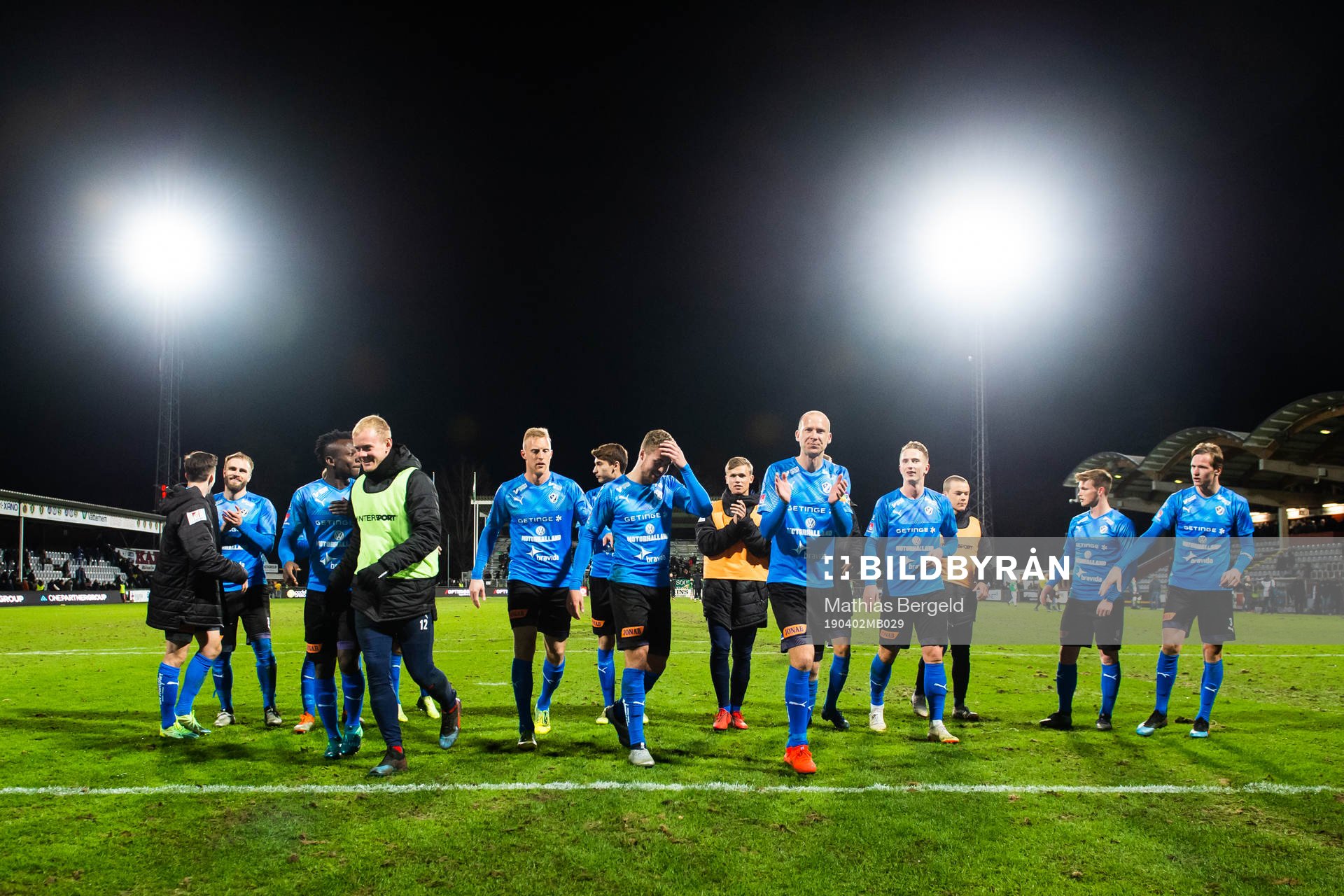 Halmstads spelare jublar efter fotbollsmatchen i Superettan mellan Jönköping och Halmstad den 2 april 2019 i Jönköping.