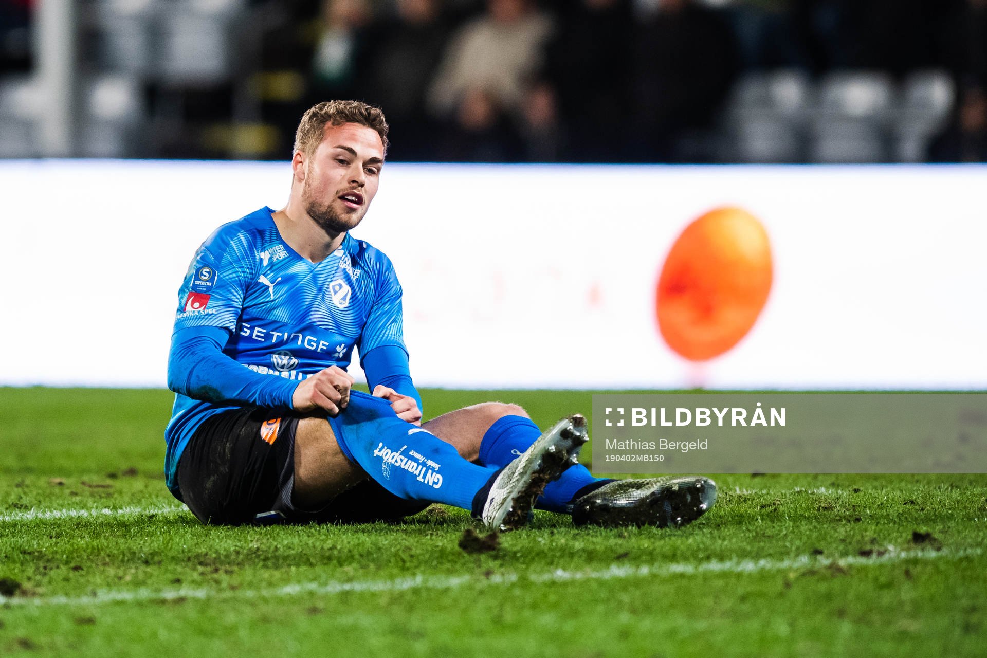 Halmstads Gabriel Gudmundsson sitter ner