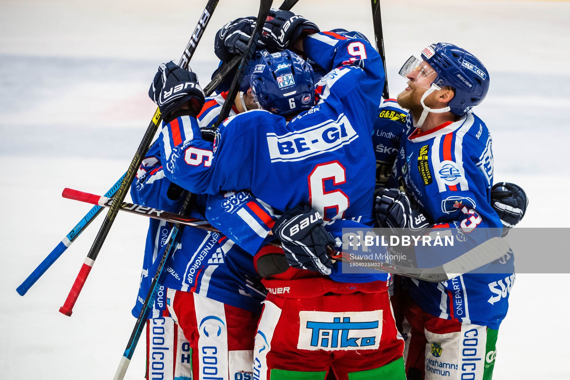 Oskarshamns Nicklas Heinerö jublar med lagkamrater