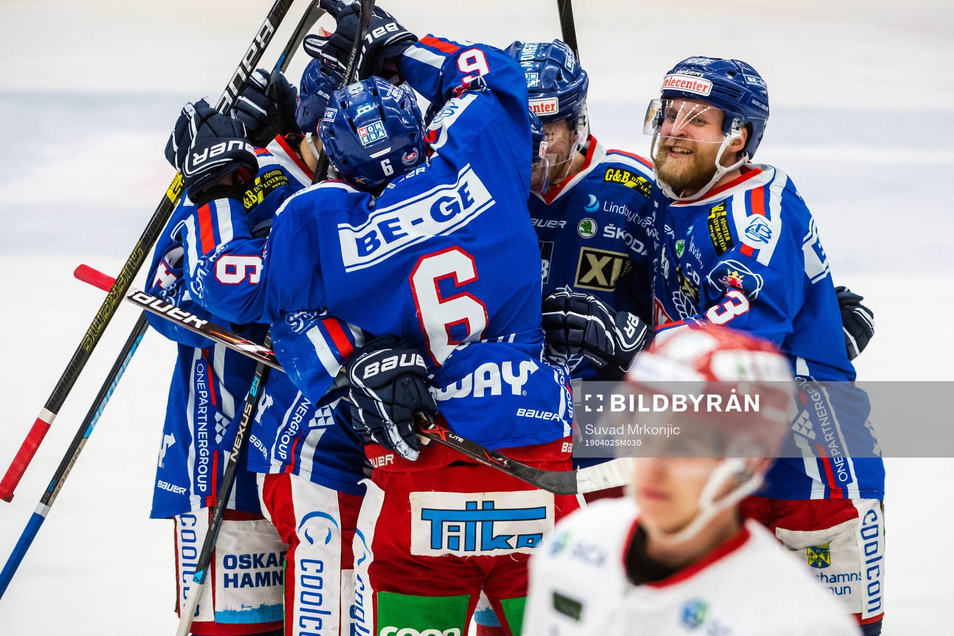 Oskarshamns Nicklas Heinerö jublar med lagkamrater