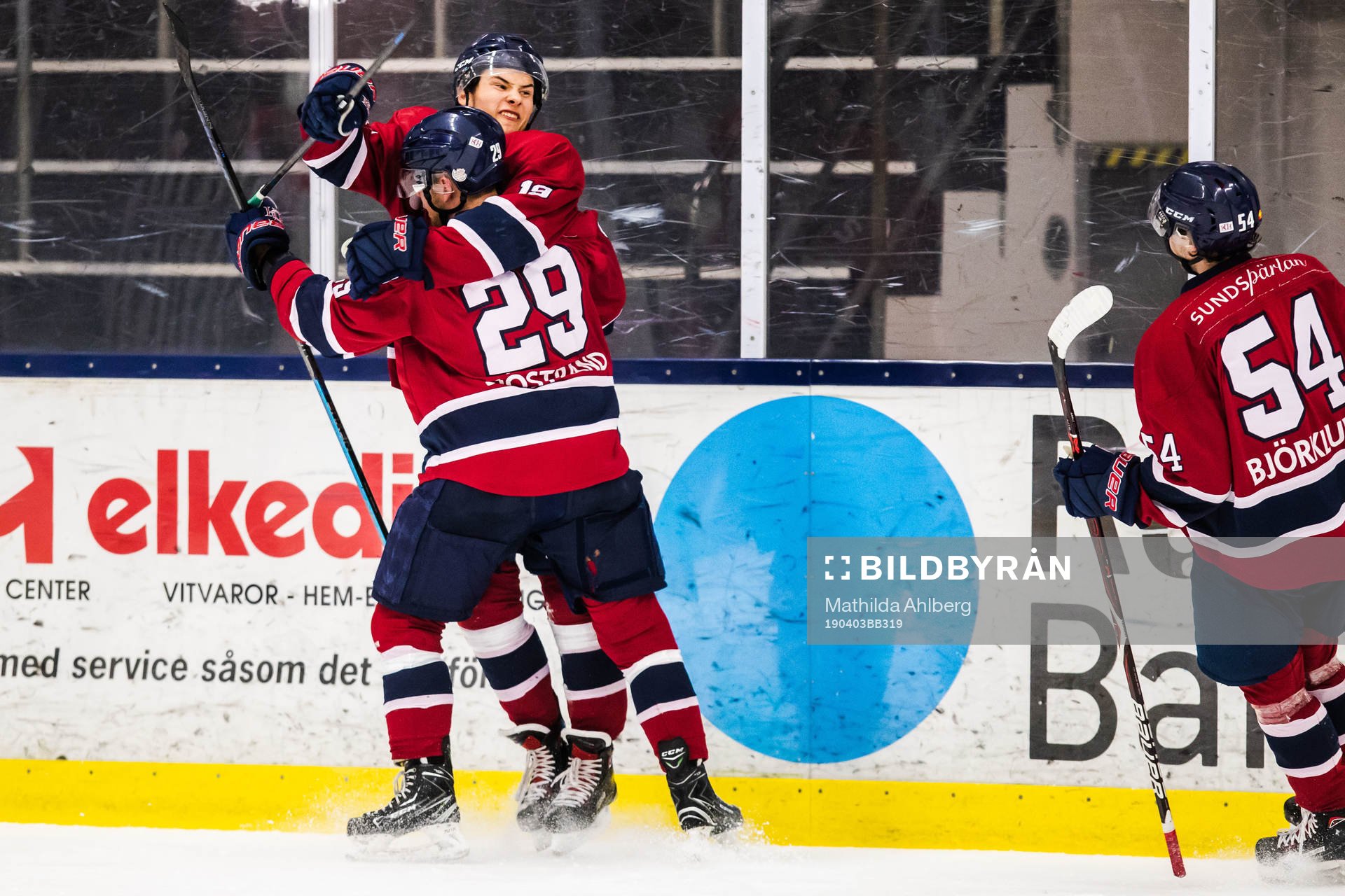 Helsingborgs Oscar Jakobsson jublar med Anton Sjöstrand