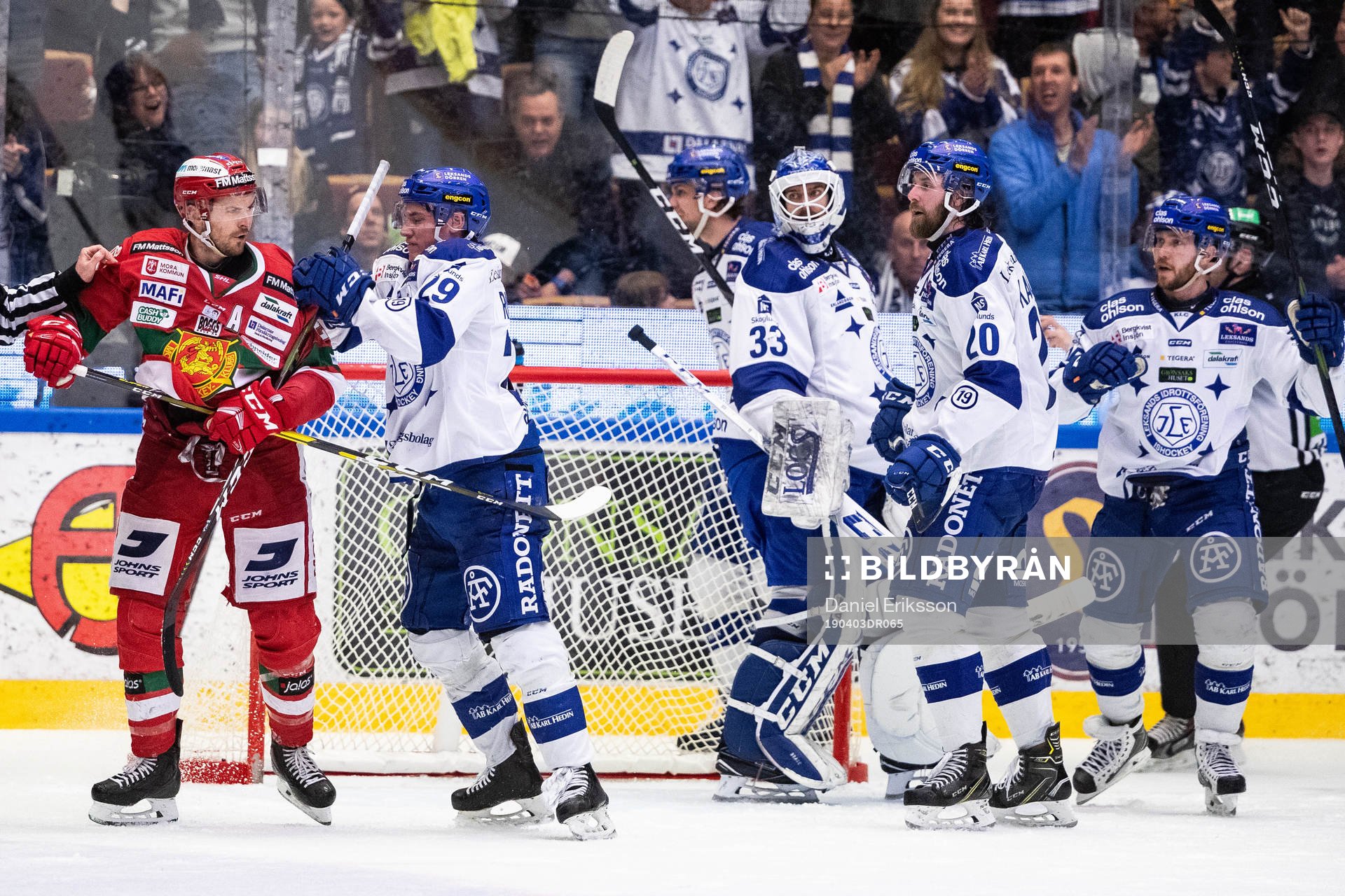 Leksands David Rundqvist och Moras Matt Bailey i fight