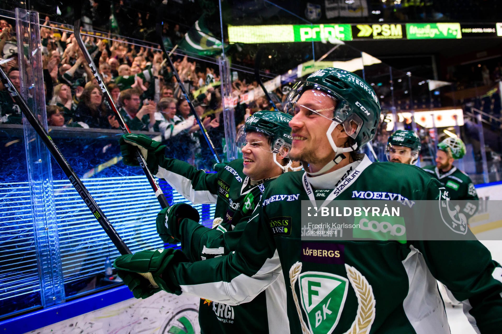 Färjestads Daniel Viksten och Jesper Olofsson jublar