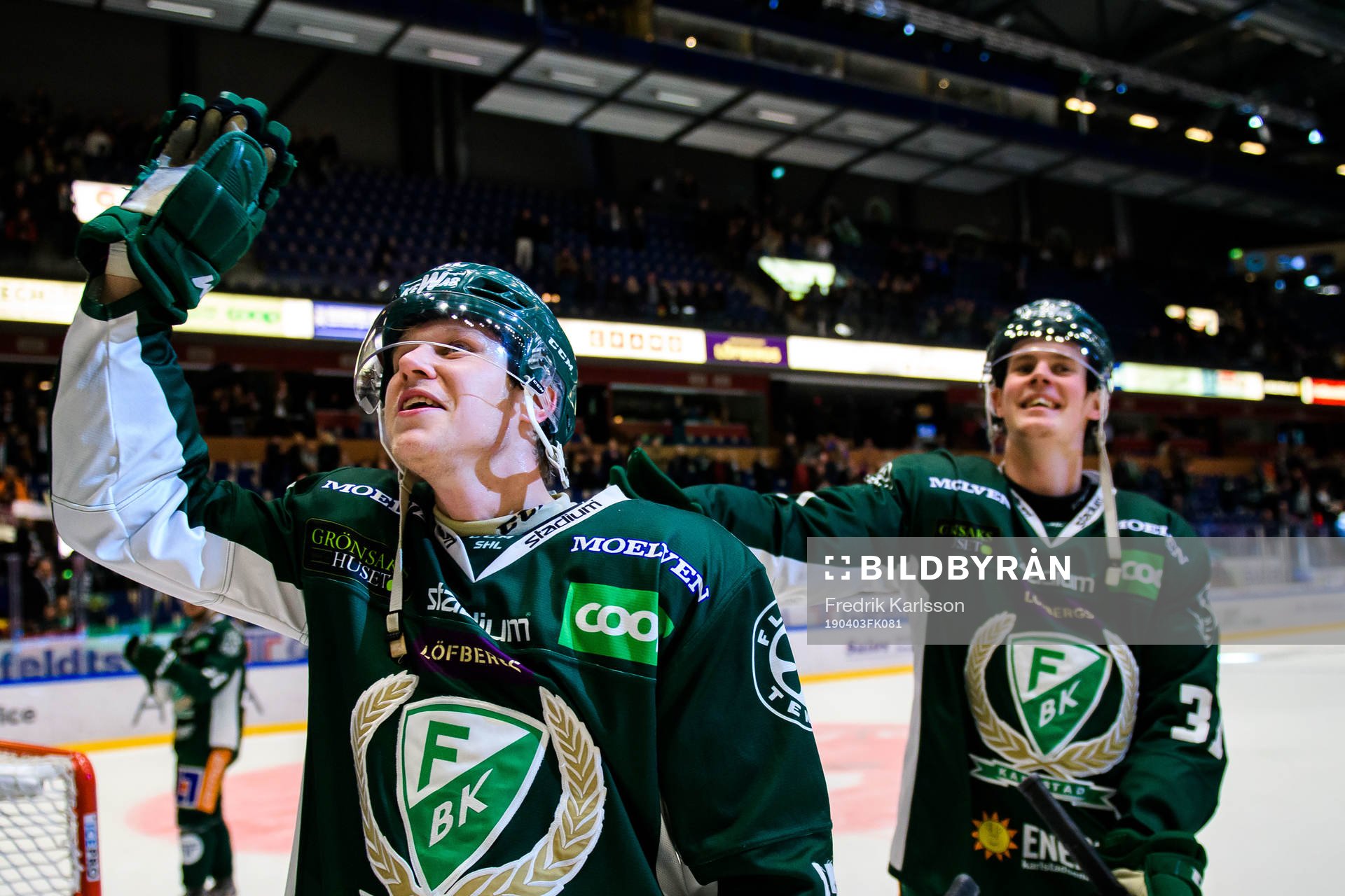 Färjestads Daniel Viksten och Carl Jakobsson jublar