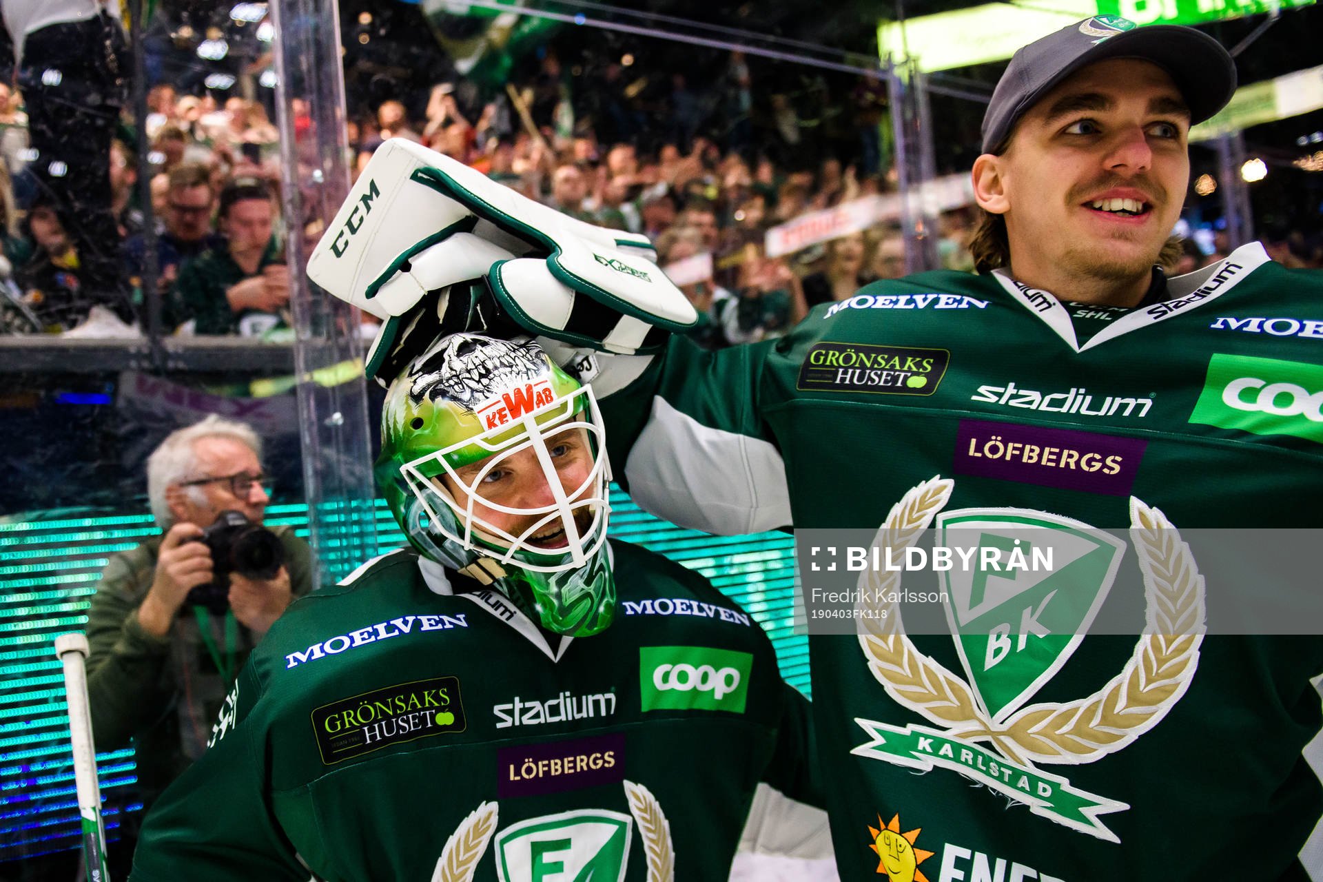 Färjestads målvakt Markus Svensson och målvakt Adam