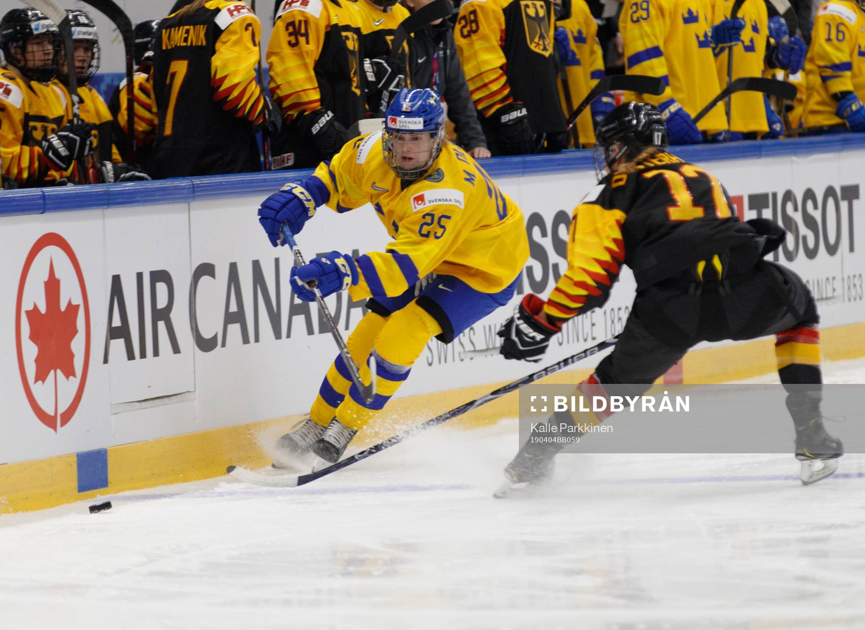 Melinda Olsson #25, SWE and Celina Haider #34, GER