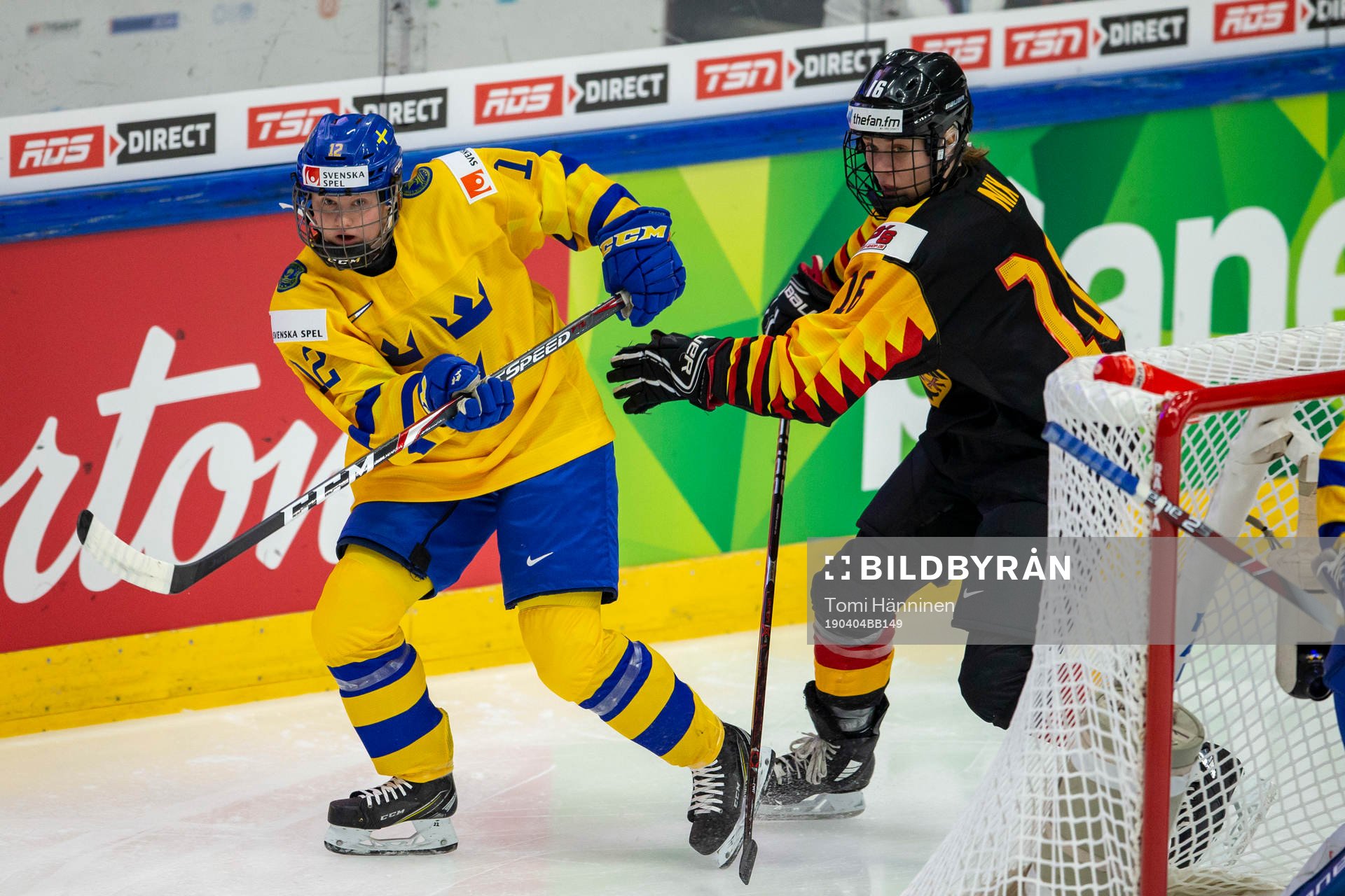 Maja Nyhlén-Persson #12, SWE, Emily Nix #16, GER