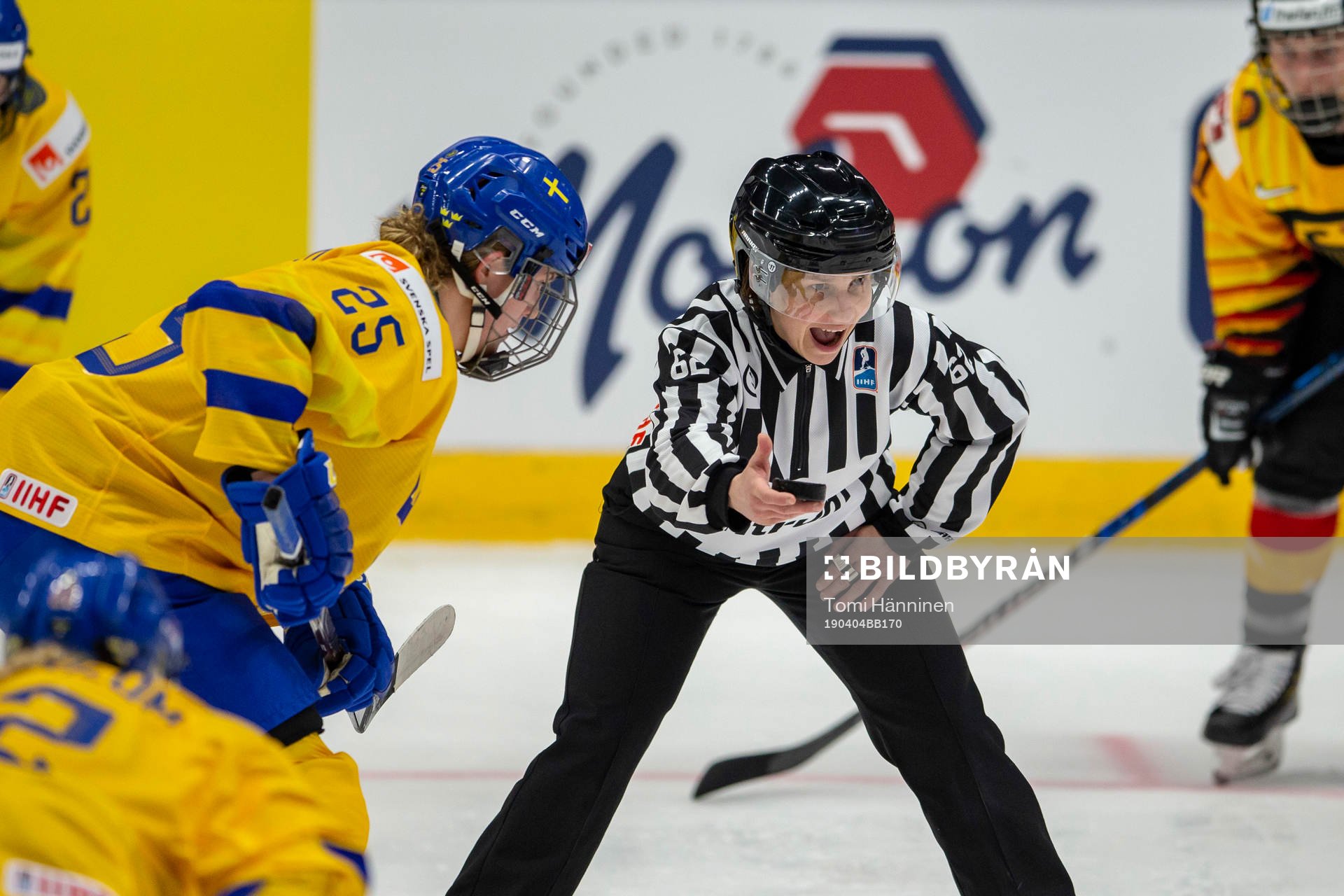 Melinda Olsson #25, SWE, referee