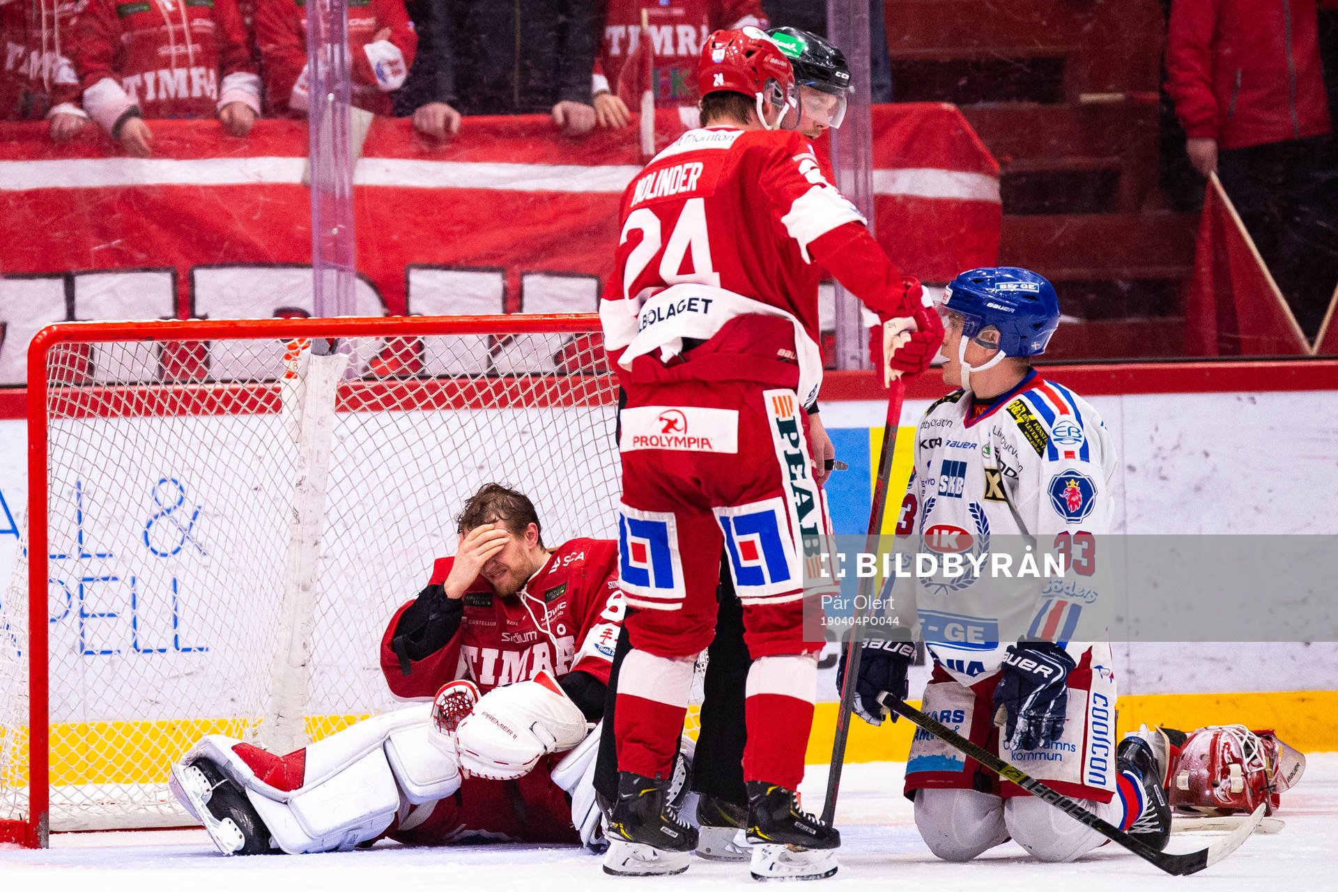 Timrås målvakt Niklas Svedberg har ont
