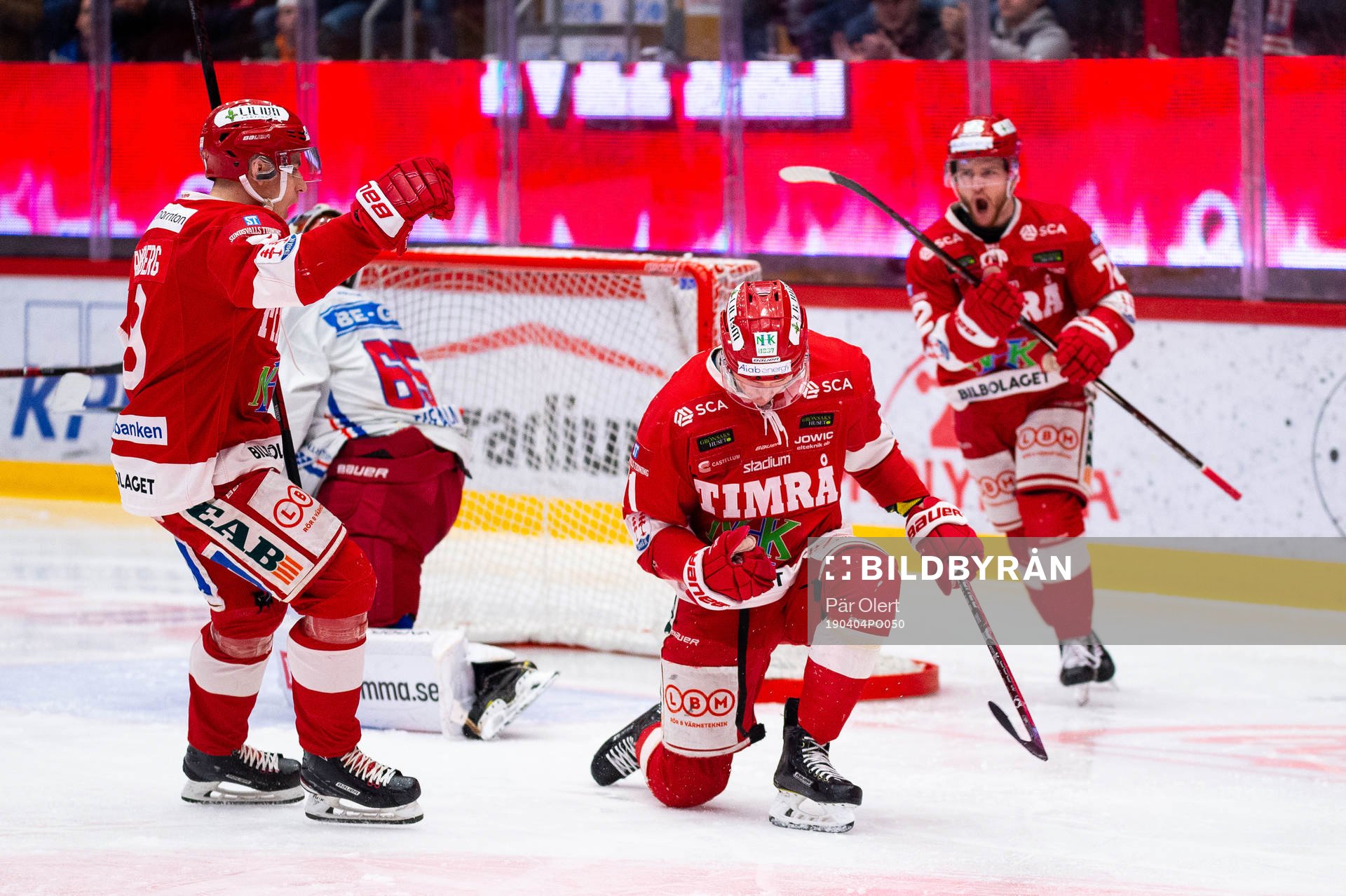 Timrås Henrik Törnqvist jublar