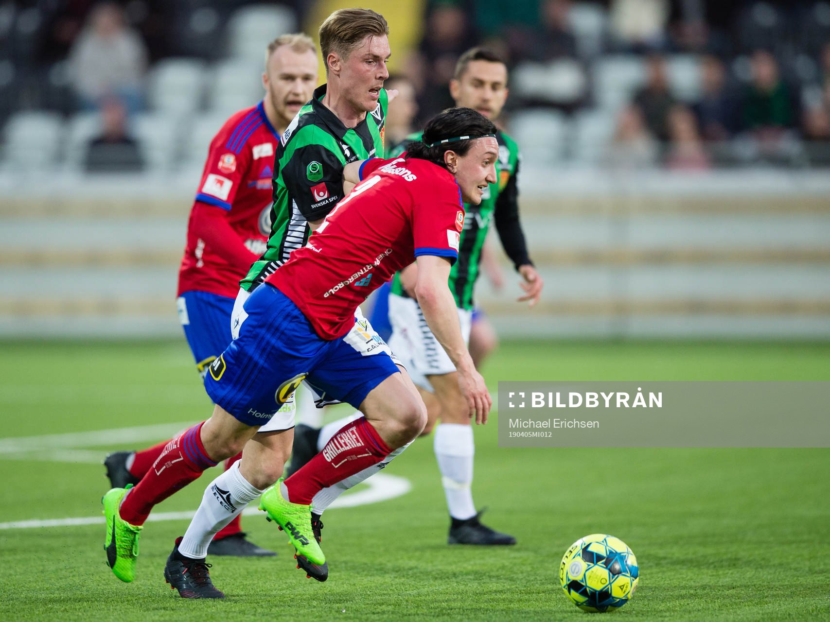GAIS Marcus Bergholtz i kamp med Östers Mattias Pavic under fotbollsmatchen i Superettan mellan Gais och Öster den 5 april 2019 i Göteborg.