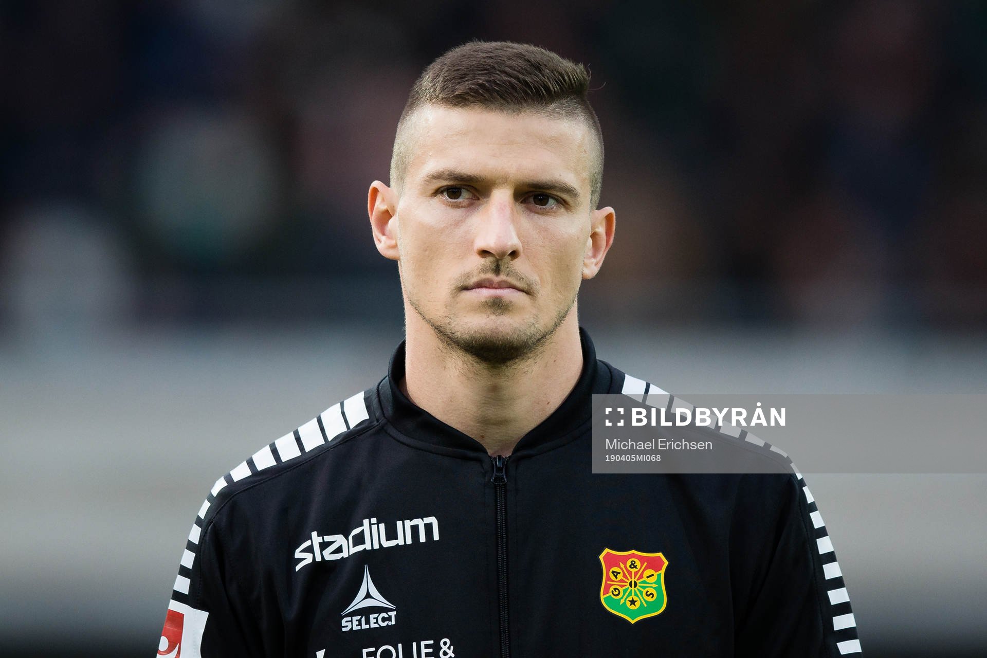 GAIS Nikola Asceric på line upp innan fotbollsmatchen i