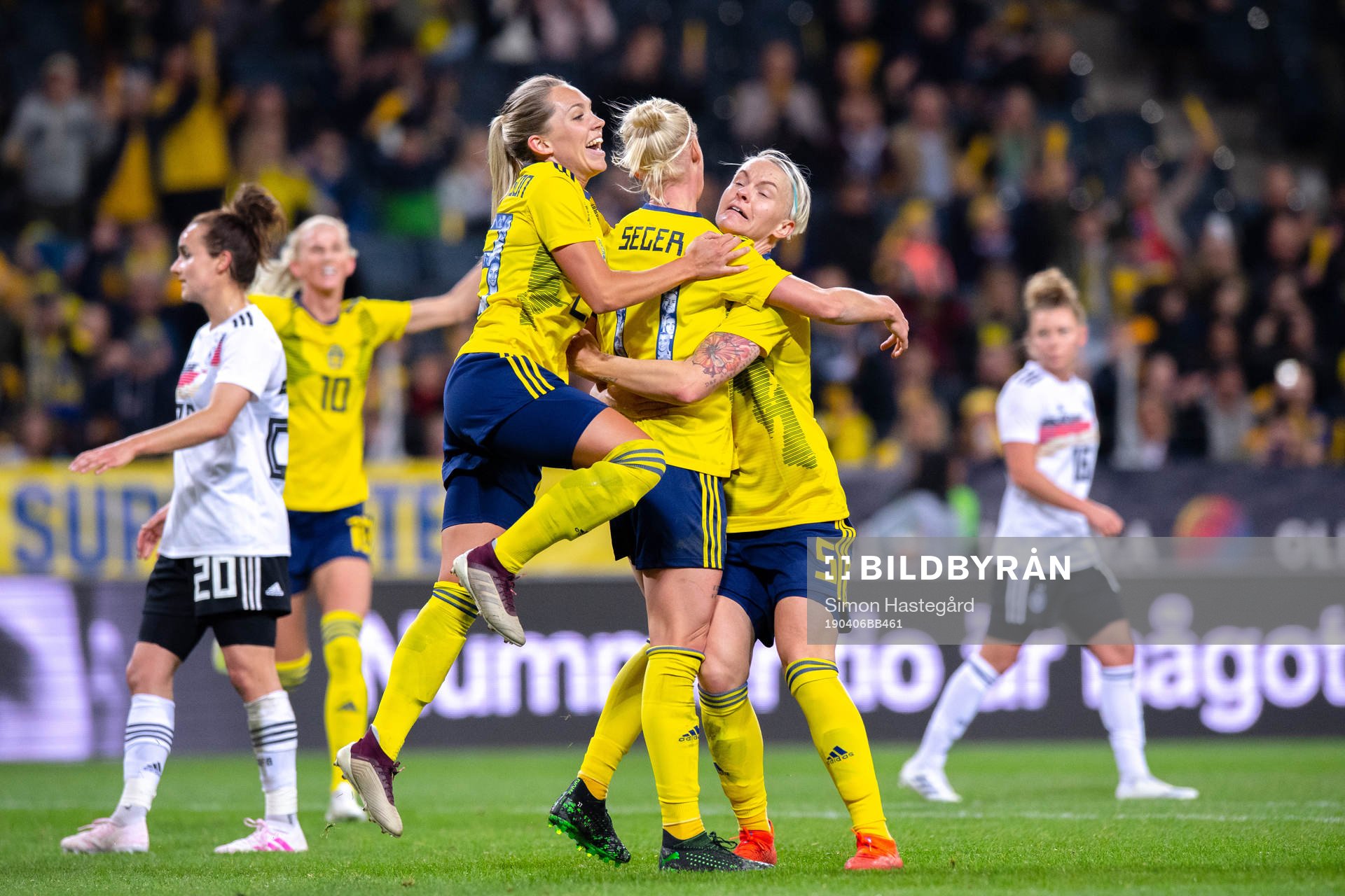 Elin Rubensson and Nilla Fischer celebrate with Caroline