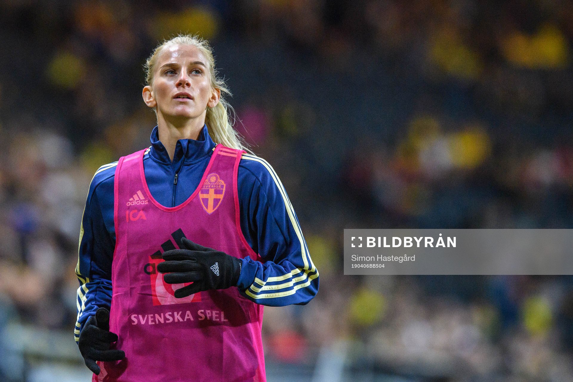 Sofia Jakobsson of Sweden warming up