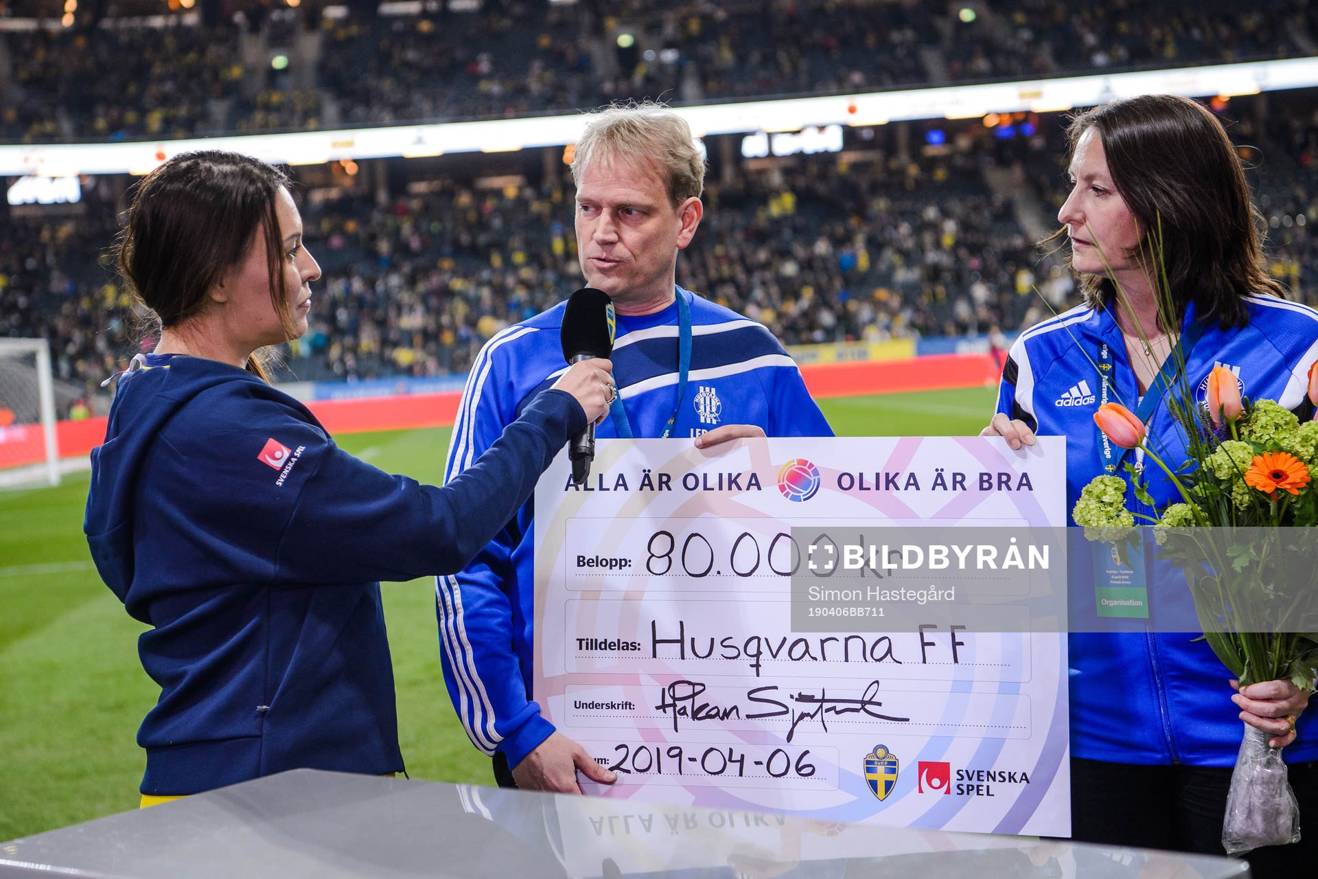 Representatives from Husqvarna FF receives a check from the