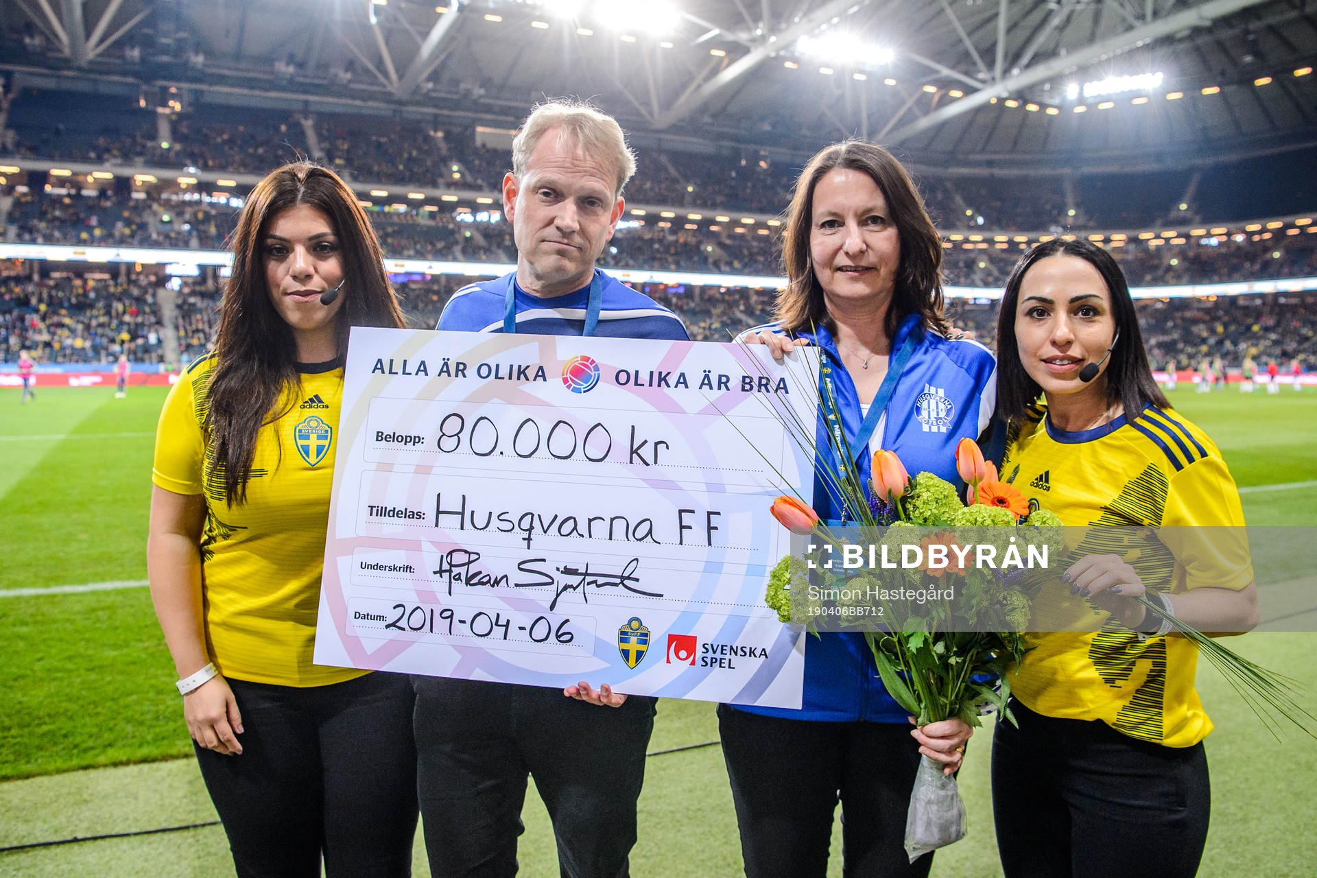 Representatives from Husqvarna FF receives a check from the