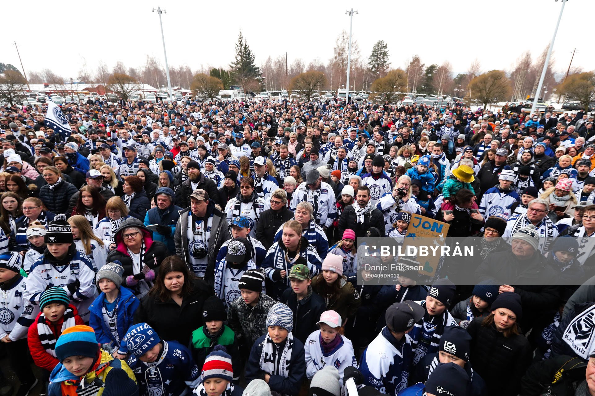 Leksands supportrar firar vid Tegera Arena dagen