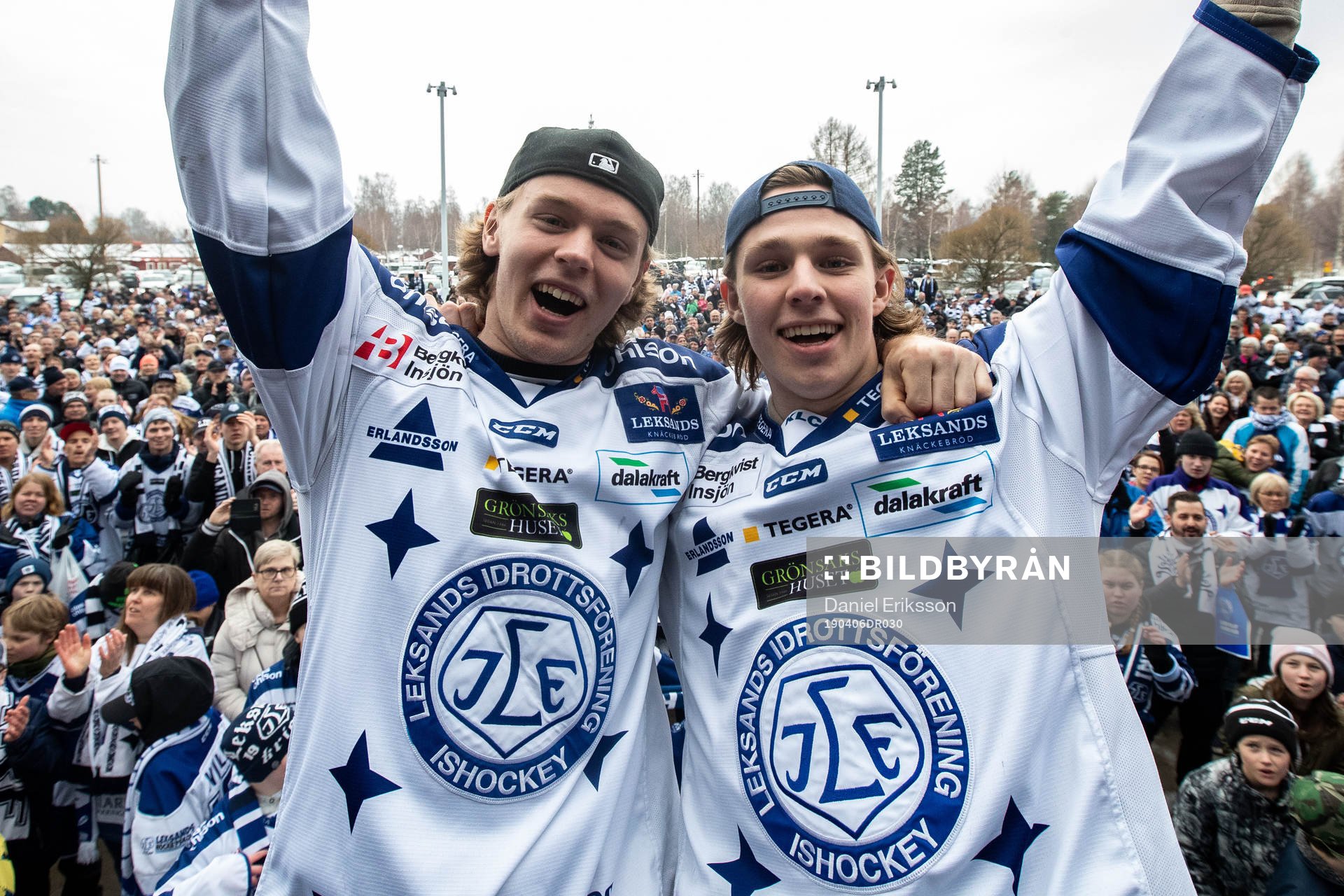 Leksands Filip Johansson och Marcus Karlberg     firar vid