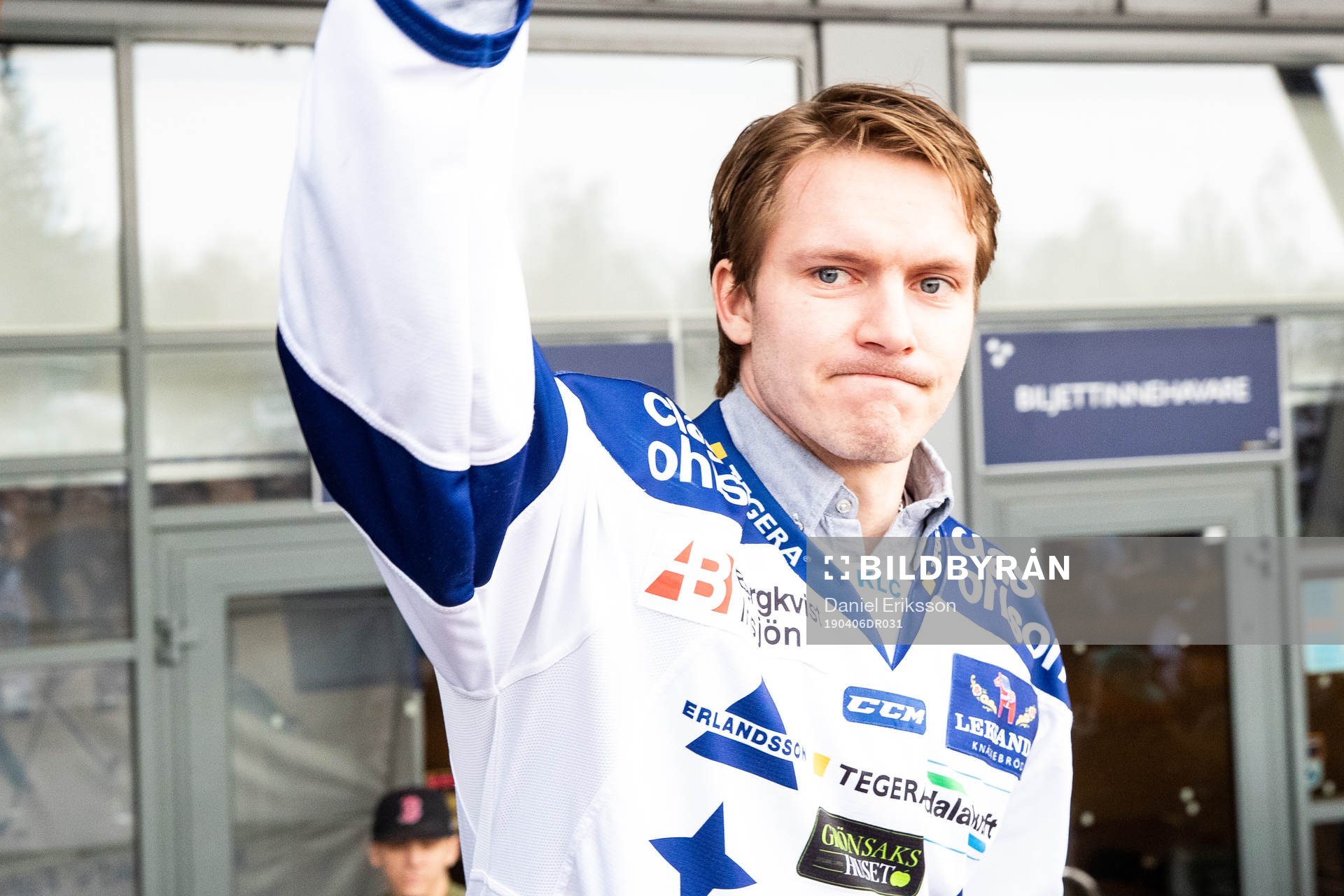 Leksands Mattias Nilsson   firar vid Tegera Arena dagen
