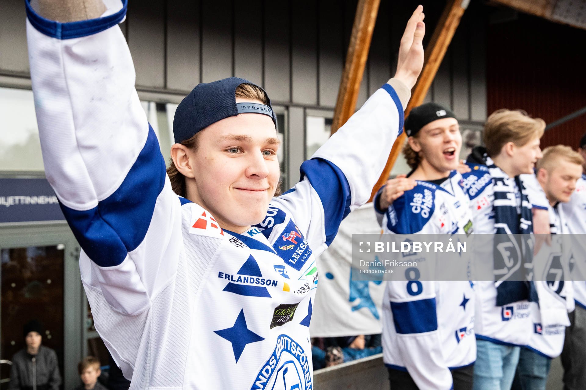 Leksands Marcus Karlberg    firar vid Tegera Arena dagen