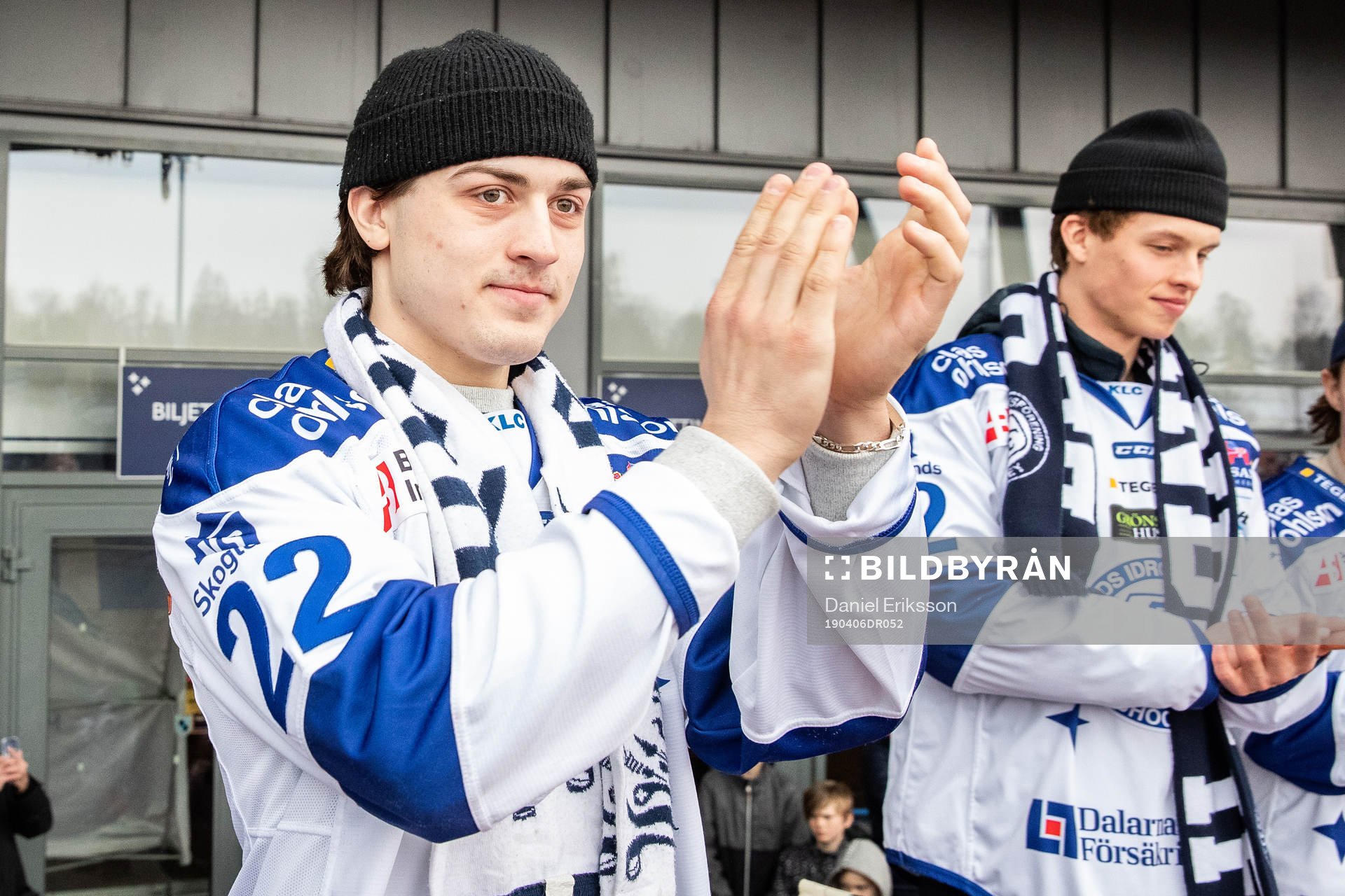 Leksands Erik Aterius  firar vid Tegera Arena dagen