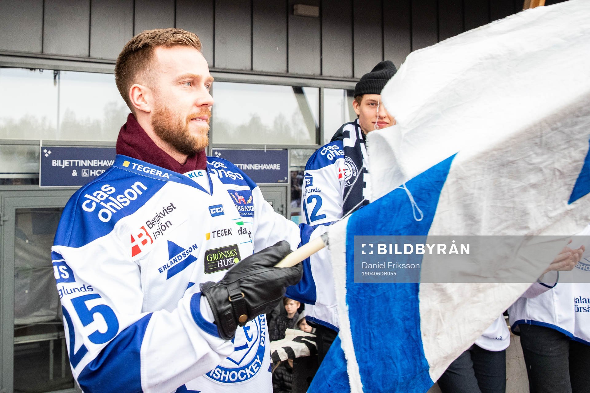 Linus Persson  firar vid Tegera Arena dagen