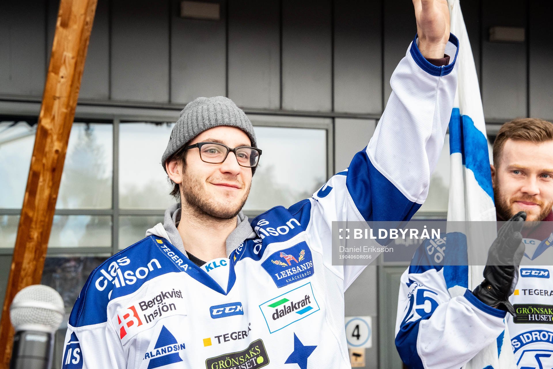 Leksands Kevin Schulze  firar vid Tegera Arena dagen