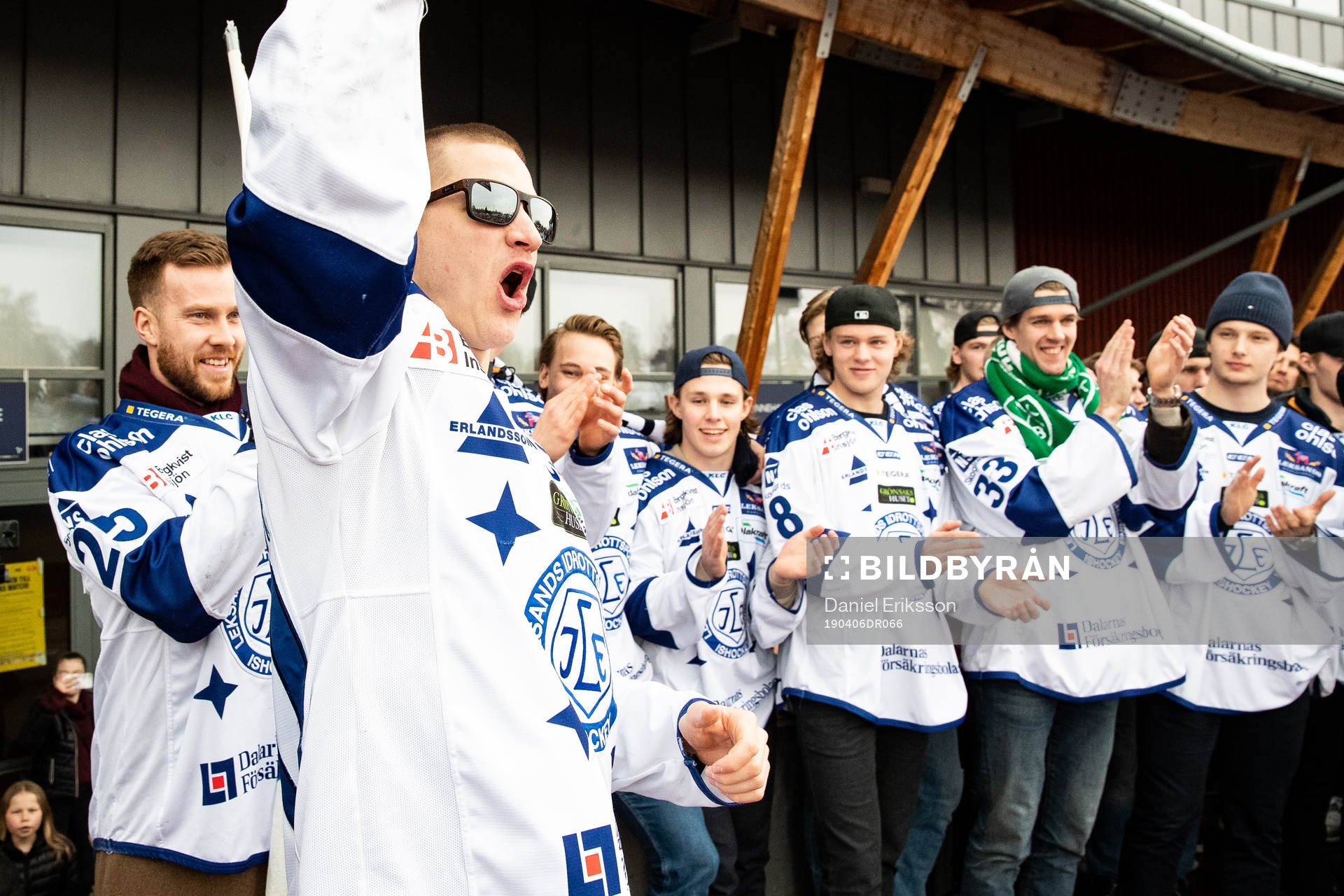 Leksands Martin Karlsson    firar vid Tegera Arena dagen