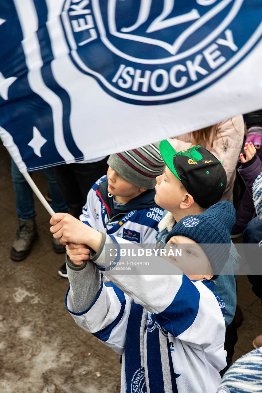 Leksands supporters firar vid Tegera Arena dagen