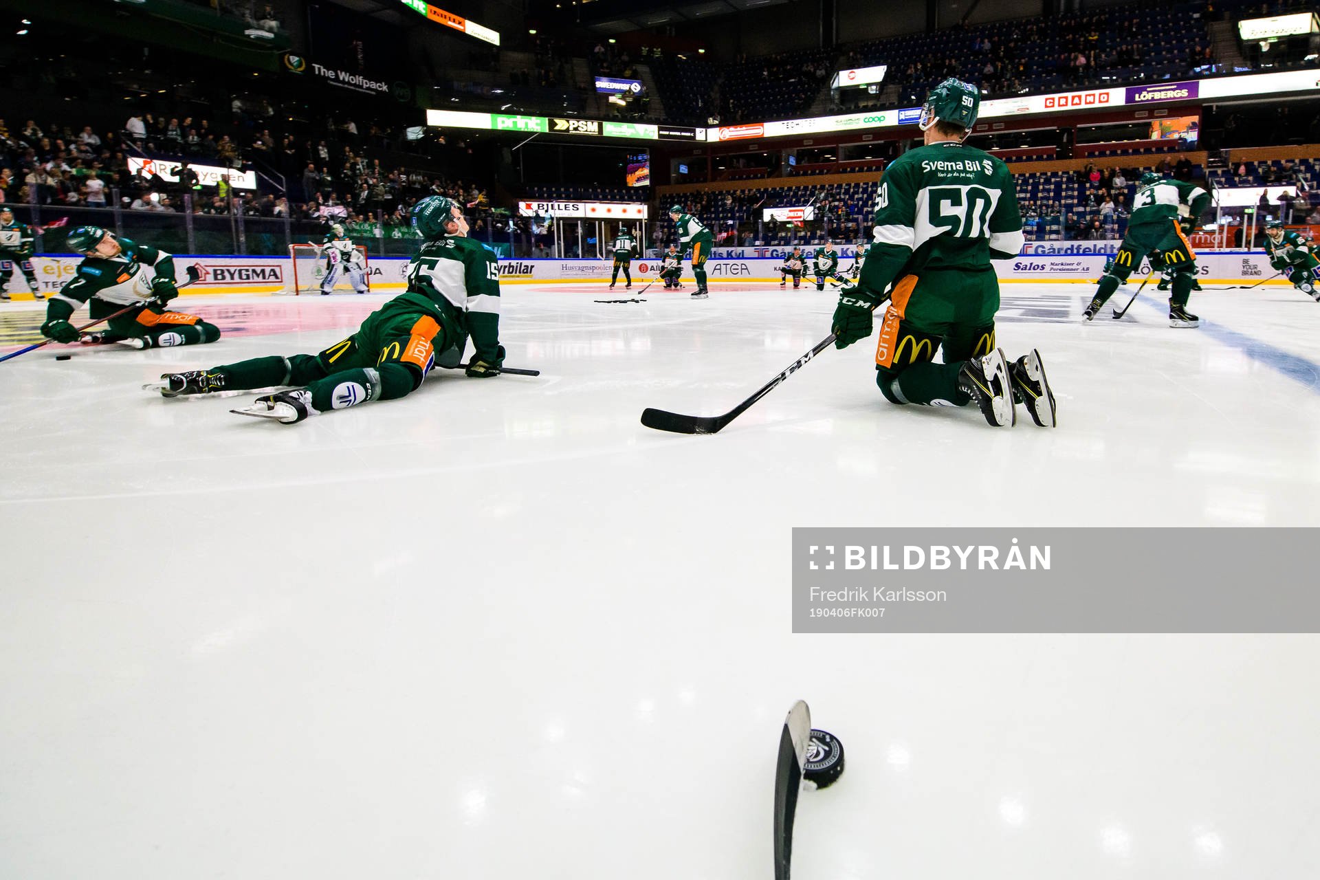 Färjestads Gustav Rydahl och Sebastian Erixon  sett från