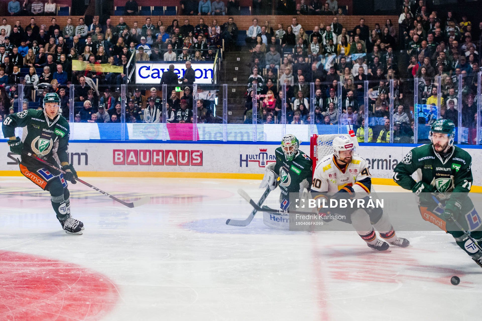 Färjestads Johan Ryno och målvakt Markus Svensson,