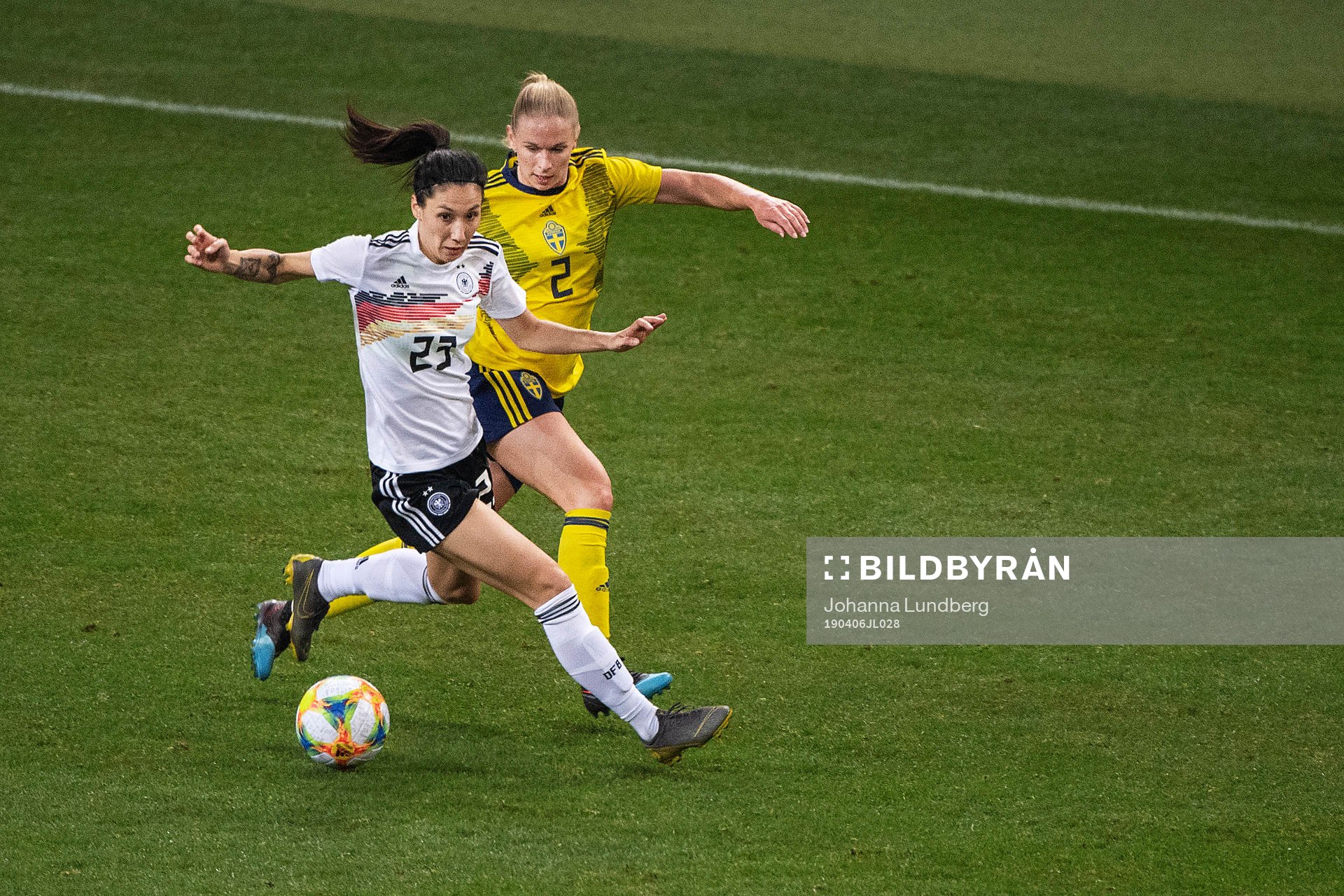 Sara Doorsoun of Germany and Jonna Andersson of Sweden