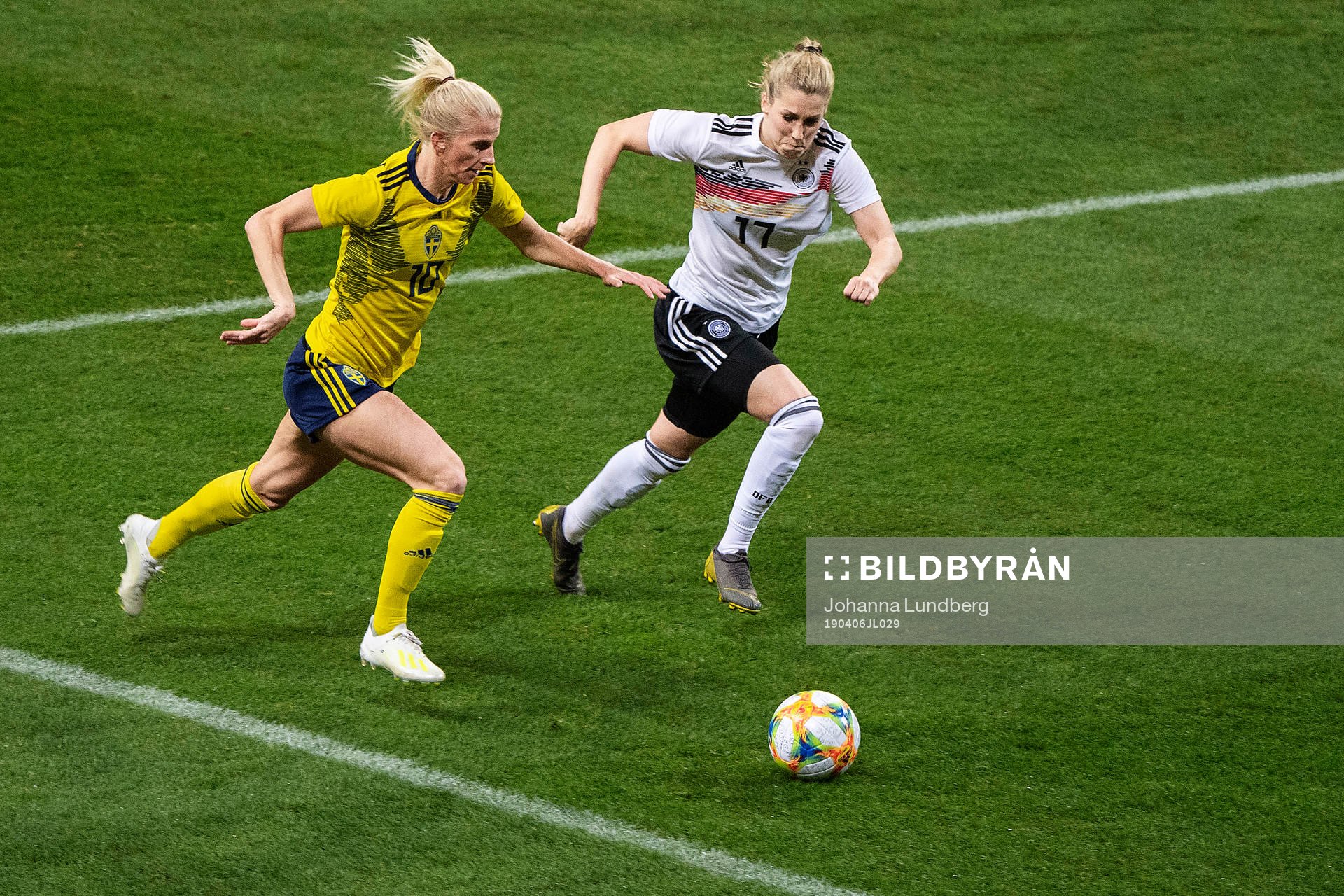 Sofia Jakobsson of Sweden and Verena Schweers of Germany