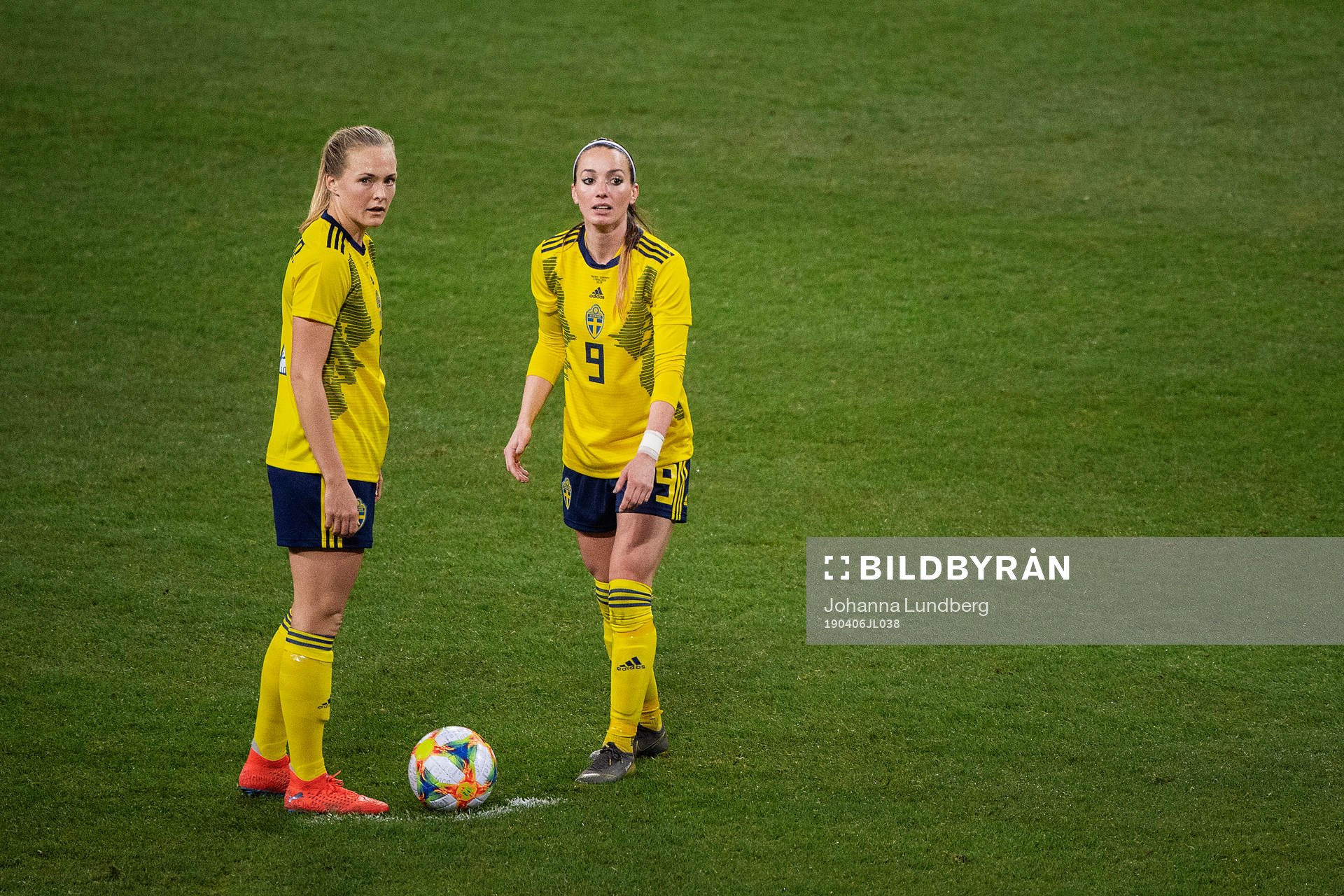 Magdalena Eriksson and Kosovare Asllani of Sweden