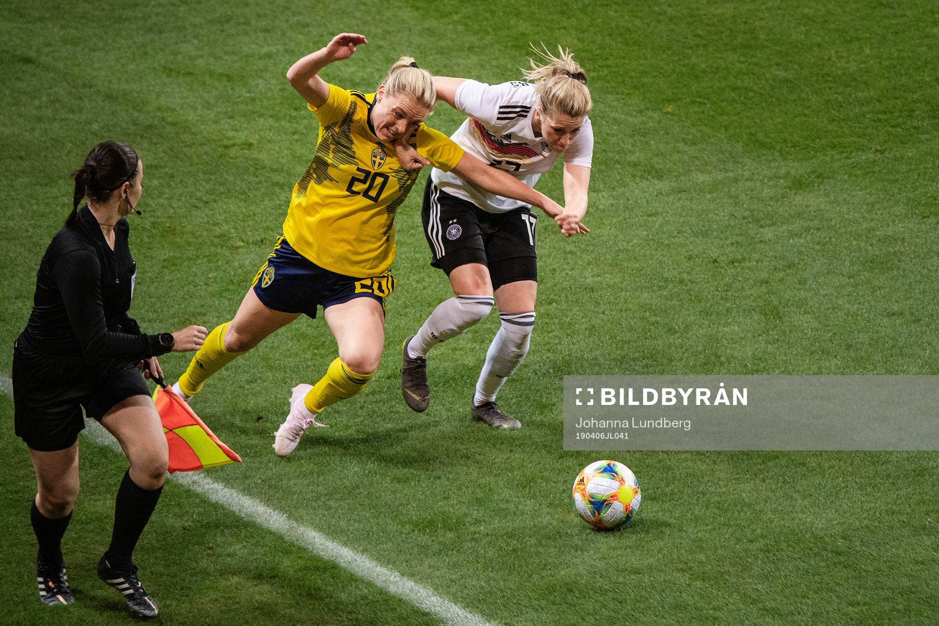 Mimmi Larsson of Sweden and Verena Schweers of Germany