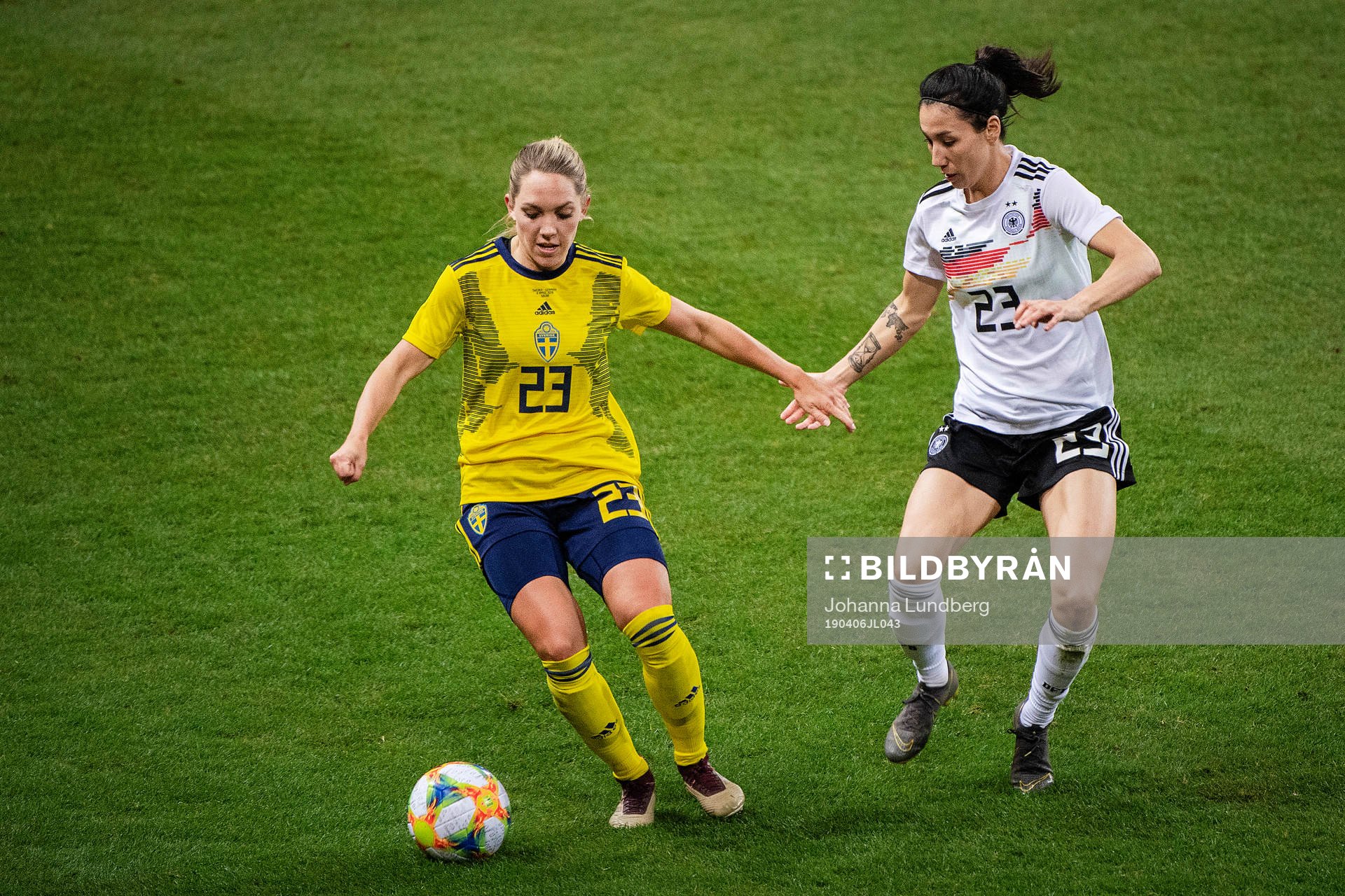 Elin Rubensson of Sweden and Sara Doorsoun of Germany