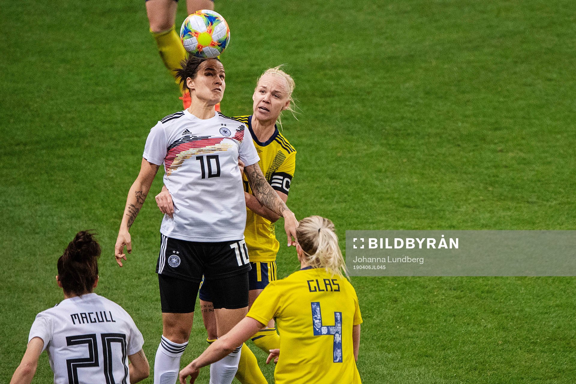 Dzsenifer Marozsan of Germany and Caroline Seger of Sweden