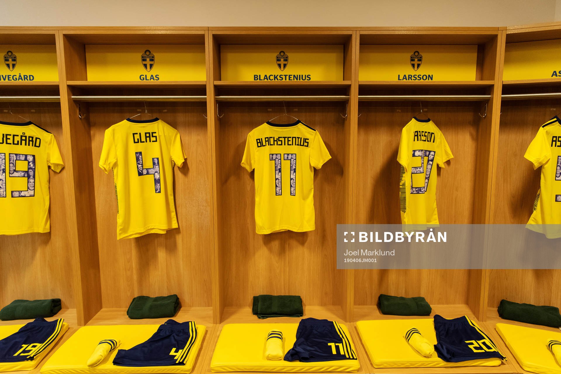 Jerseys of Anna Anvegård, Hanna Glas, Stina Blackstenius,