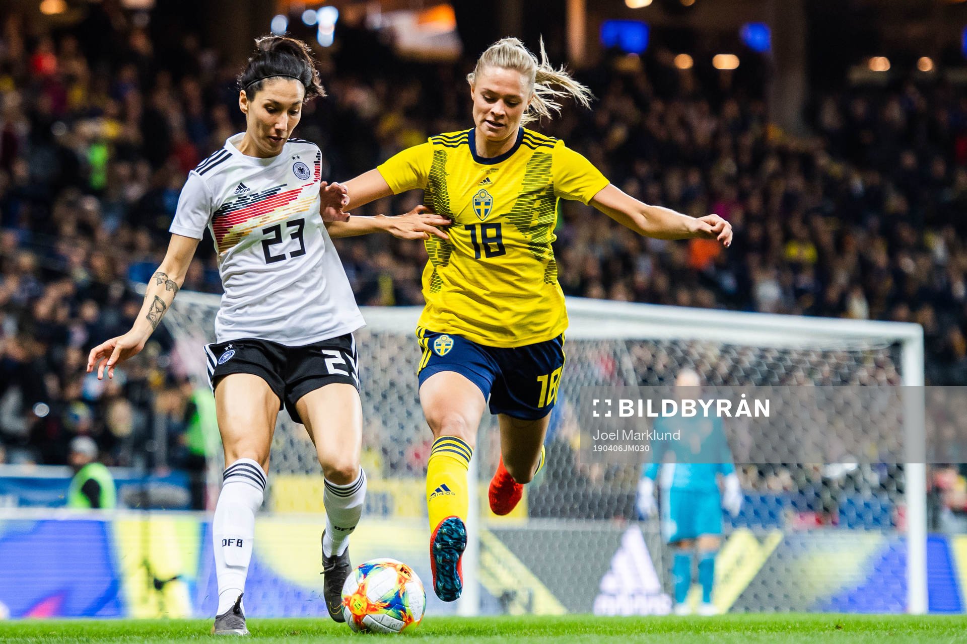 Sara Doorsoun of Germany and Fridolina Rolfö of Sweden