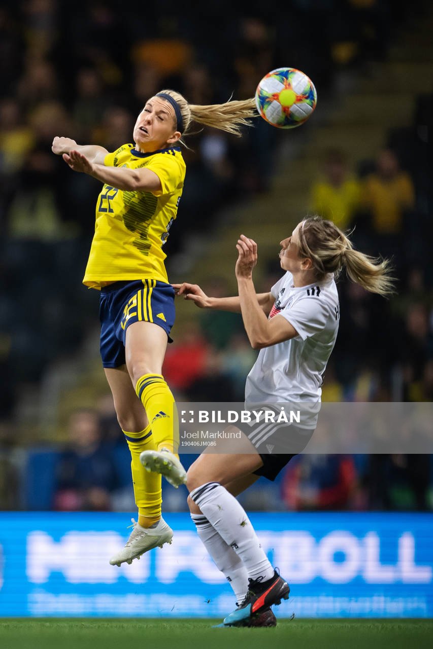 Olivia Schough of Sweden and Kathrin Hendrich of Germany