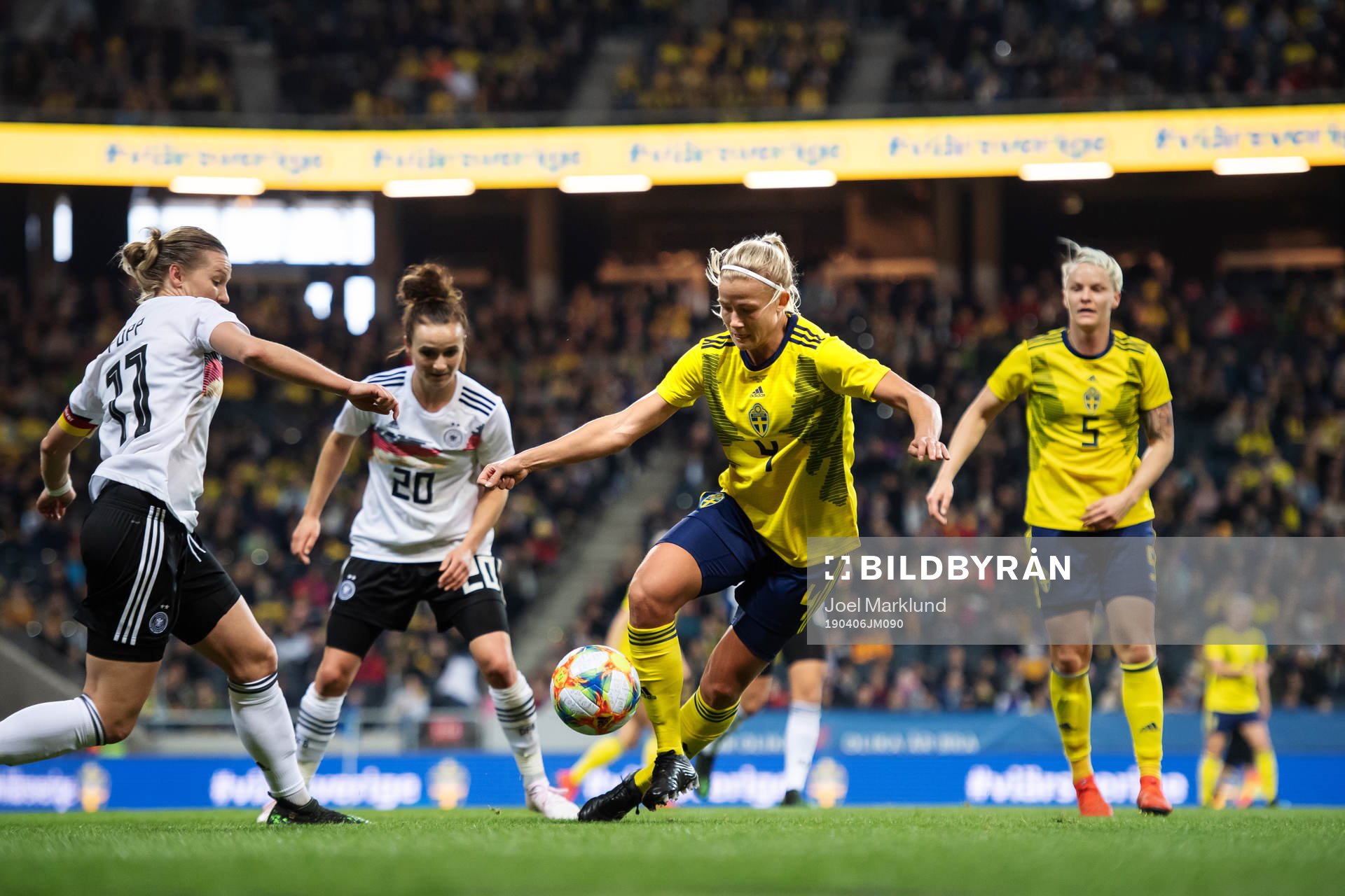 Alexandra Popp and Lina Magull of Germany in action against
