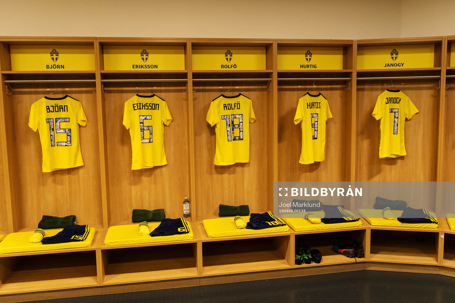 Jerseys of Nathalie Björn, Magdalena Eriksson, Fridolina