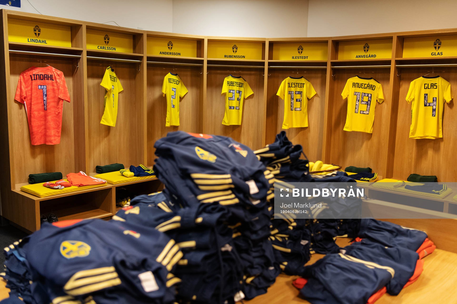 Jerseys of Hedvig Lindahl, Mia Carlsson, Jonna Andersson,