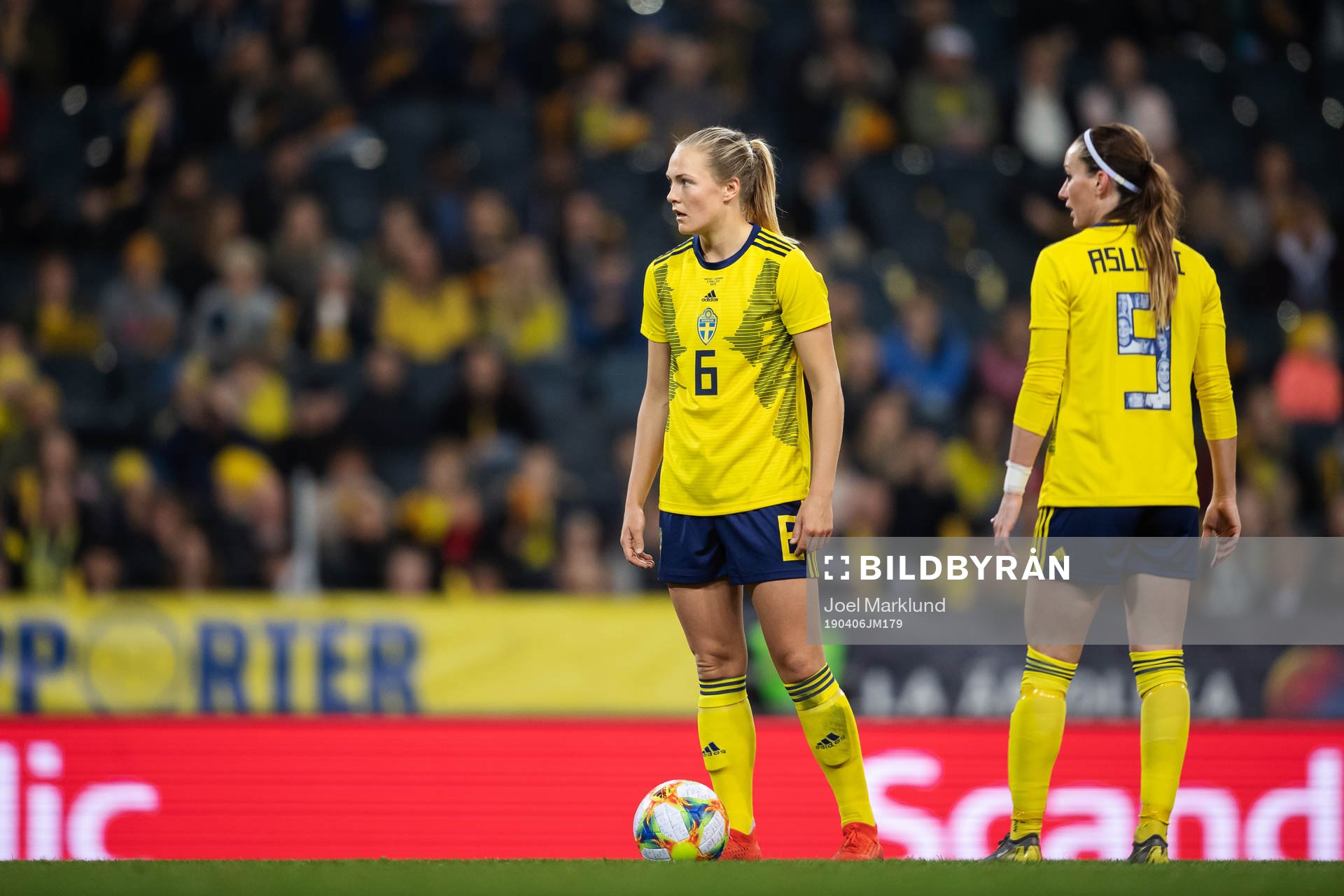 Magdalena Eriksson and Kosovare Asllani of Sweden